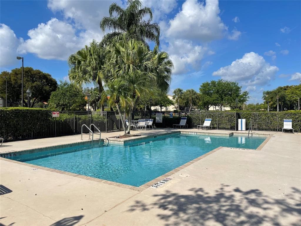 3350 N Pinewalk Dr Drive N 1413, Margate, FL 33063 — photo 2 of 18