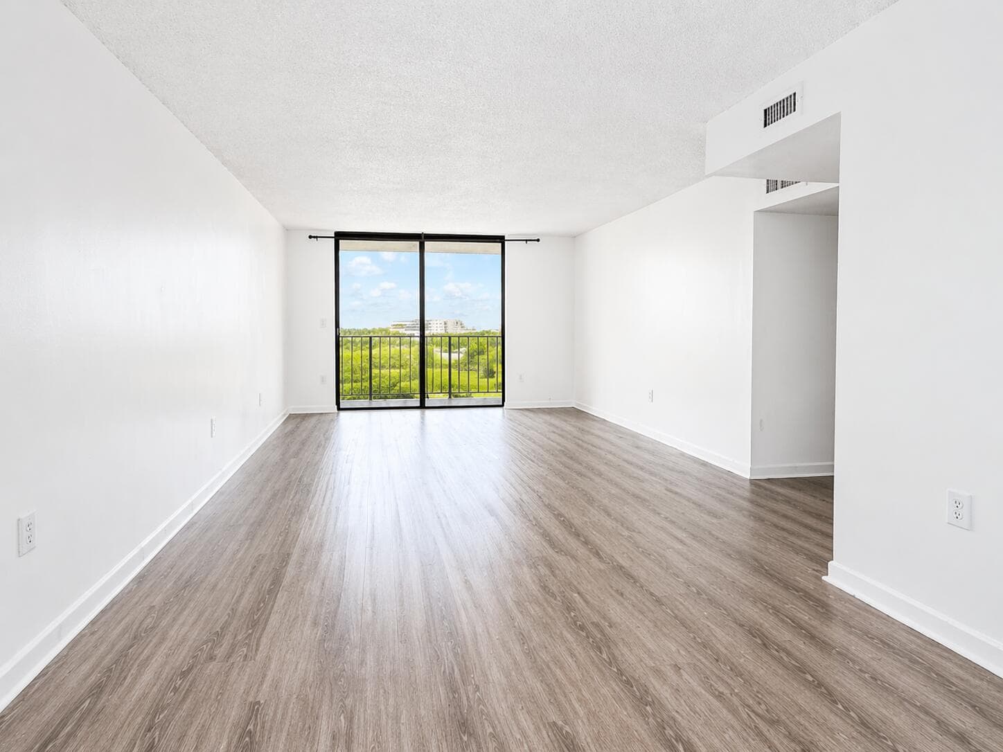 9682 Fontainebleau Boulevard 603, Miami, FL 33172 — photo 1 of 17