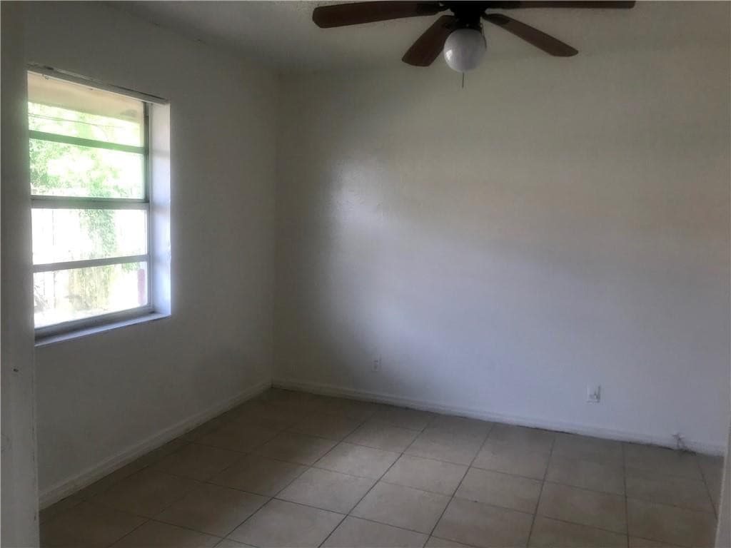 1038 NW 8th Avenue, Fort Lauderdale, FL 33311 — photo 10 of 14