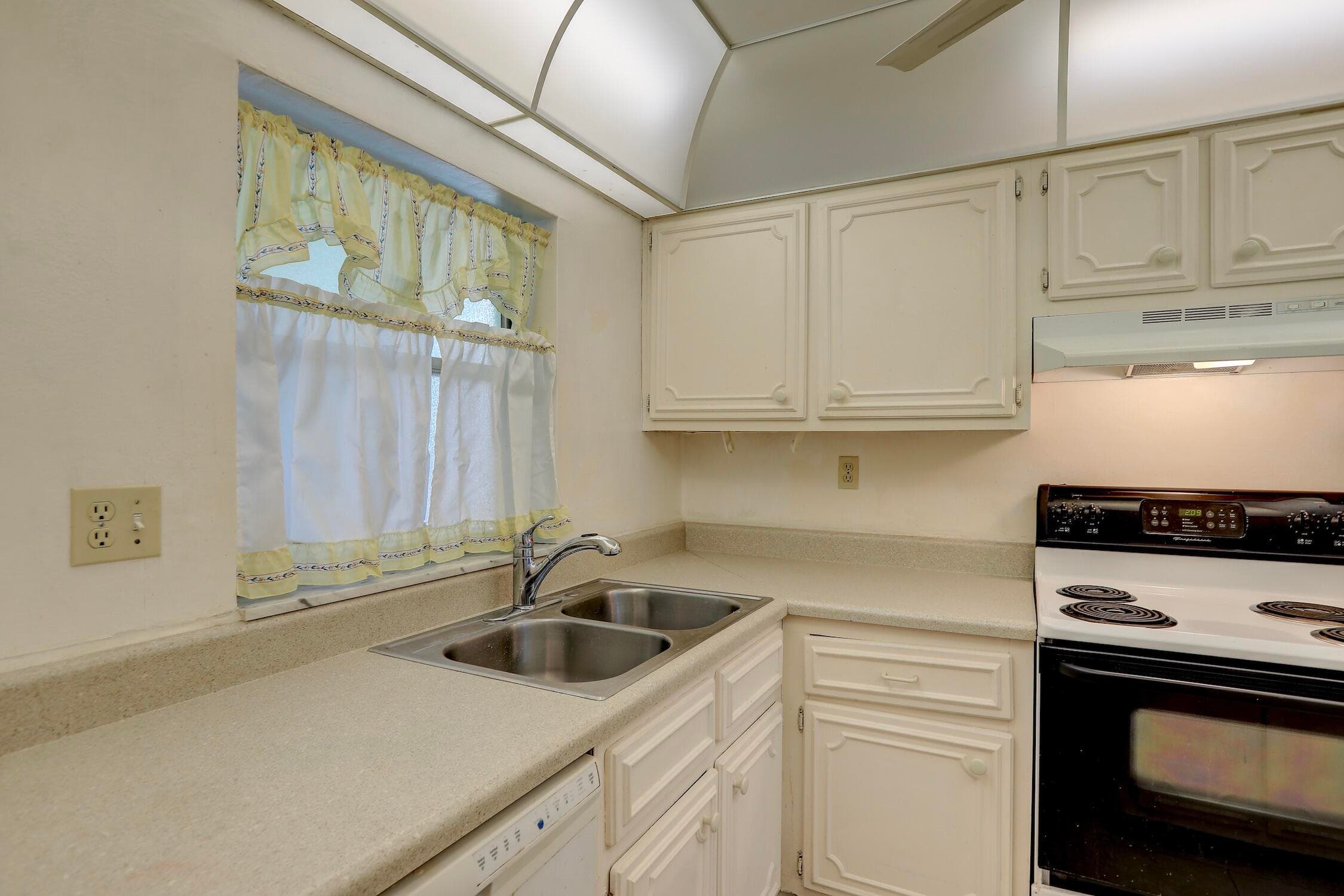 1100 Ponce De Leon Circle 305, Vero Beach, FL 32960 — photo 13 of 41