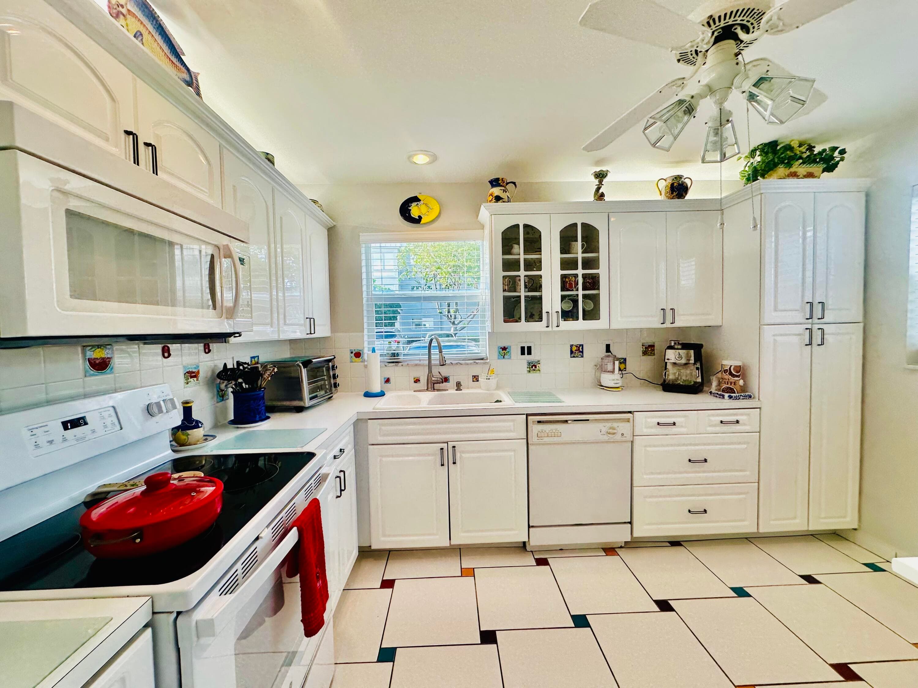 19 Colonial Club Drive 105, Boynton Beach, FL 33435 — photo 5 of 51