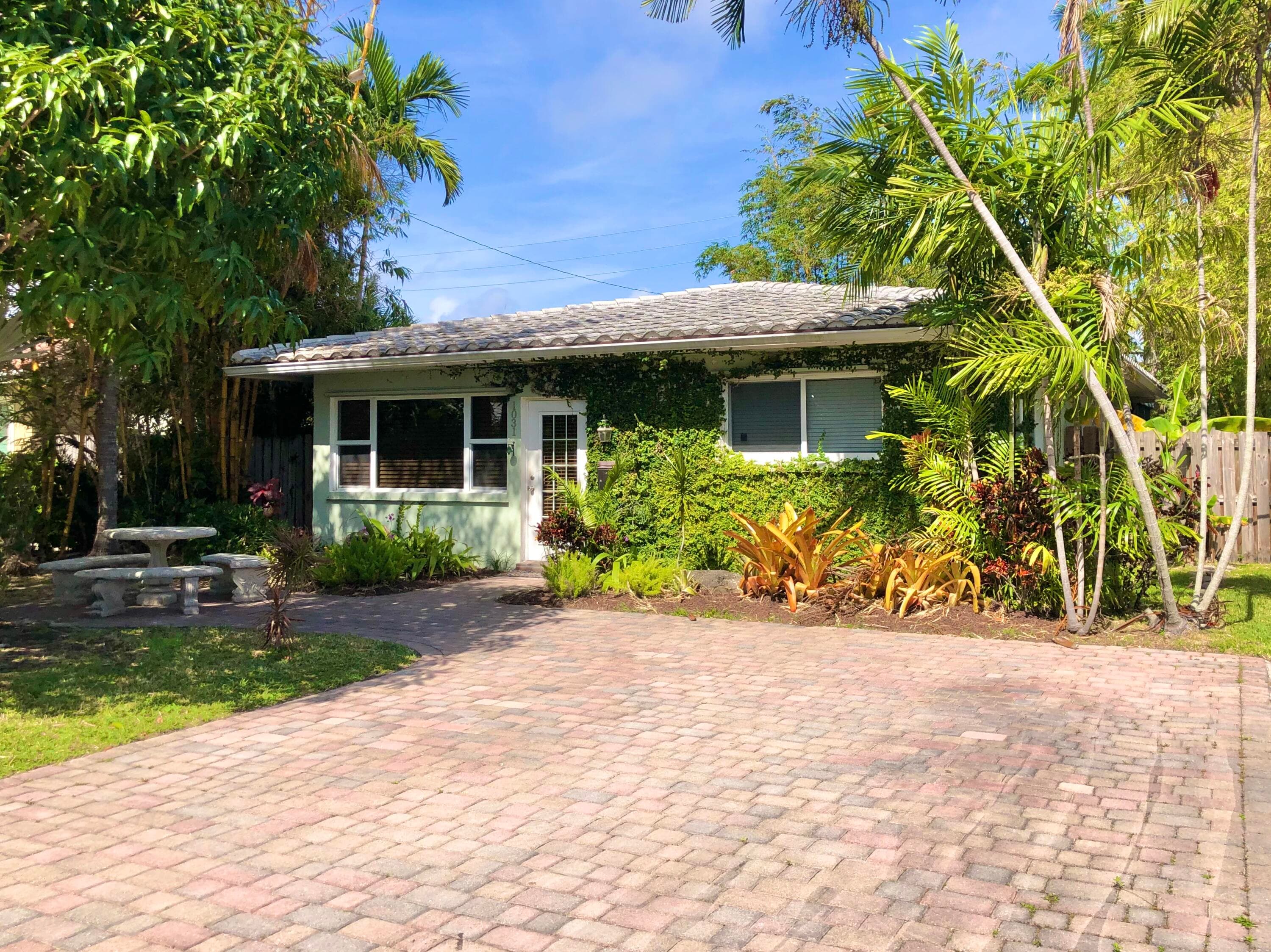 1031 Lincoln Street, Hollywood, FL 33019 — photo 3 of 43