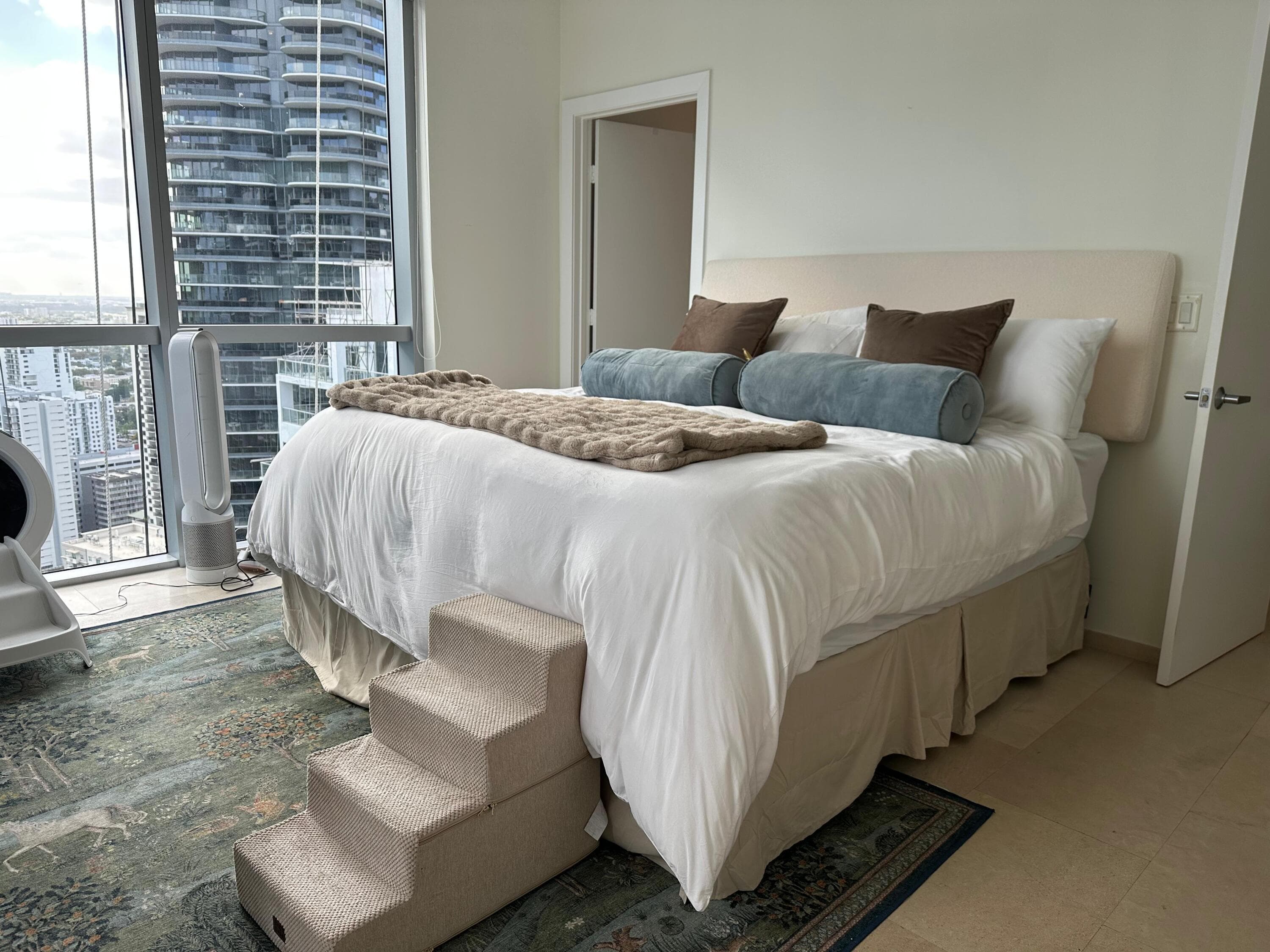 1060 Brickell Avenue 3711, Miami, FL 33131 — photo 5 of 9