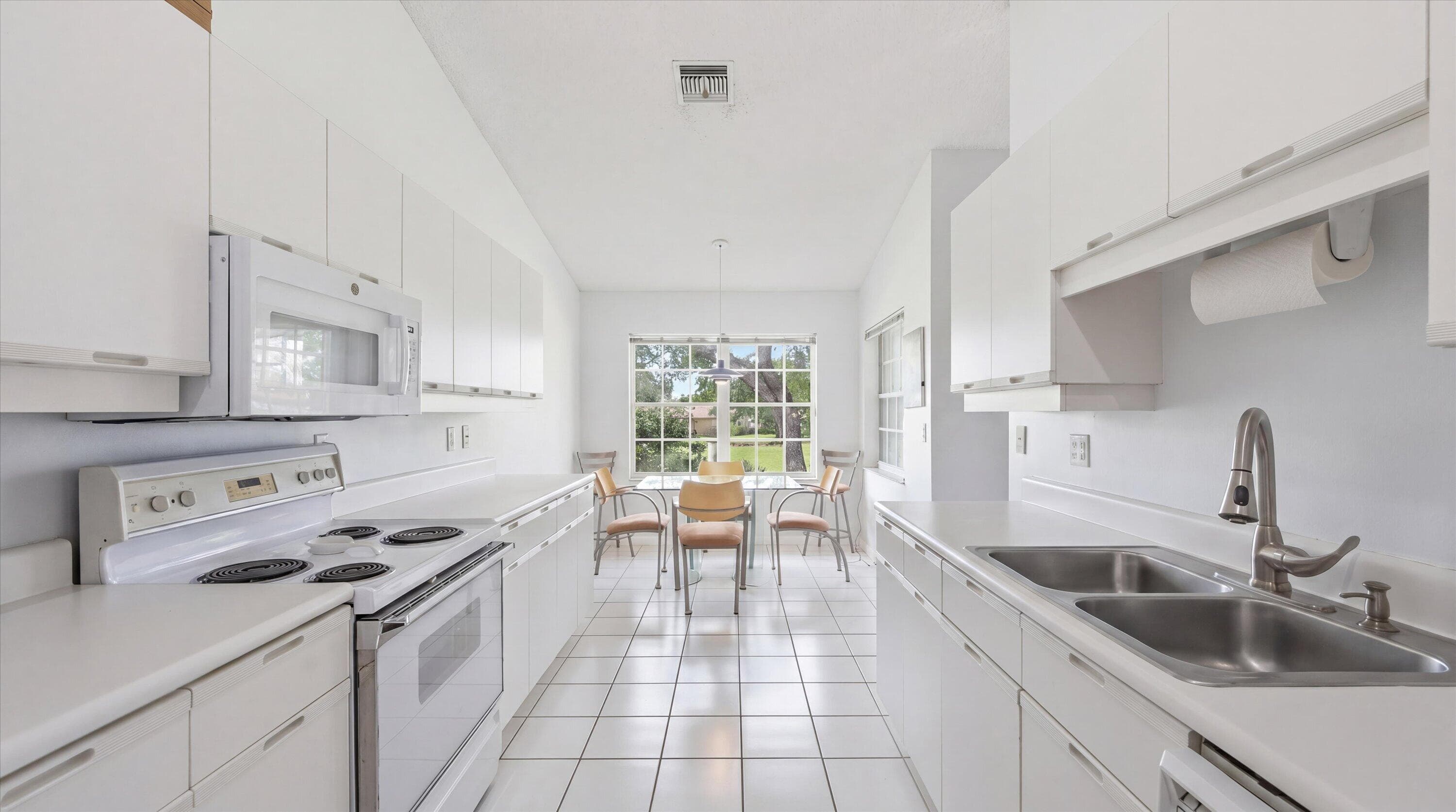 10112 Andover Coach Circle B2, Lake Worth, FL 33449 — photo 12 of 49