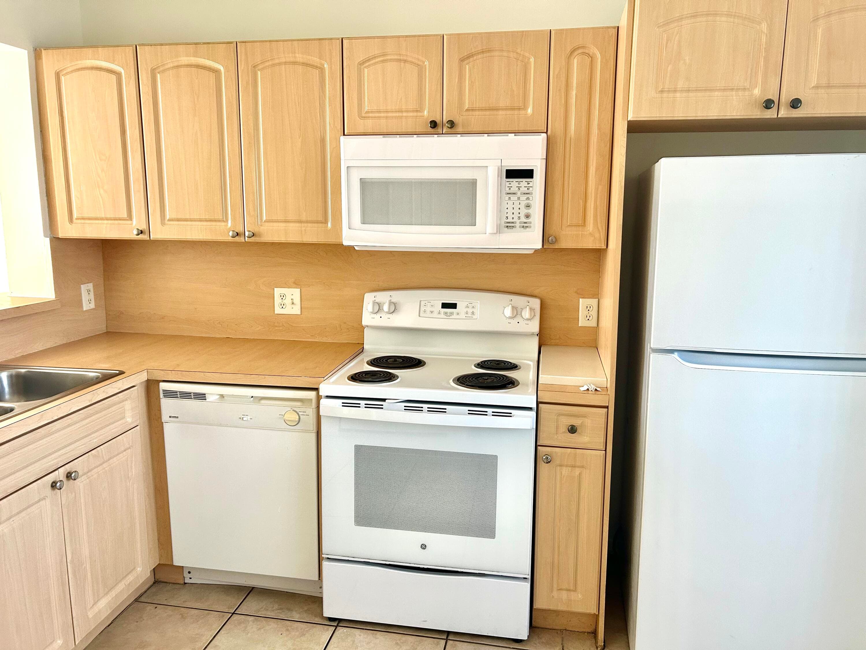 621 NW 78th Terrace 205, Pembroke Pines, FL 33024 — photo 12 of 36