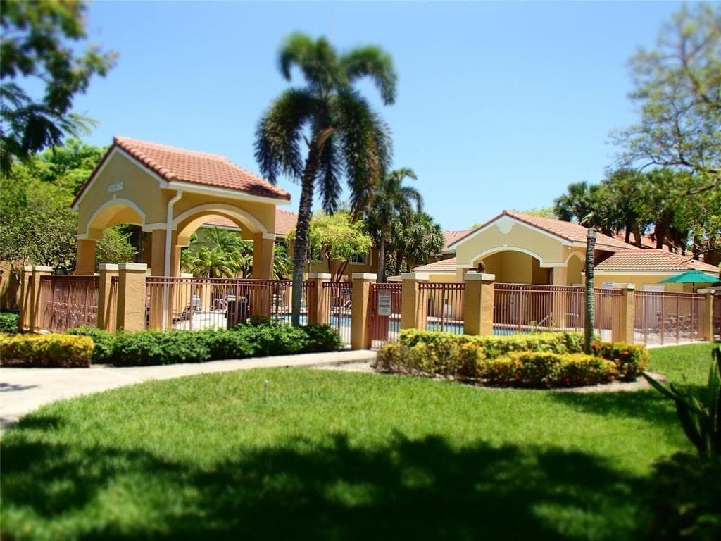 621 NW 78th Terrace 205, Pembroke Pines, FL 33024 — photo 35 of 36