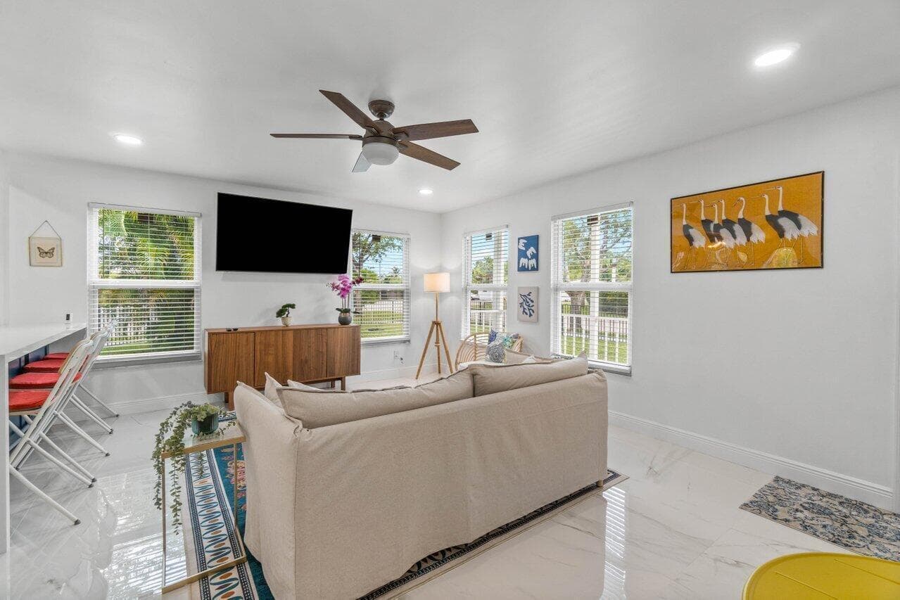 2233 Dock Street, West Palm Beach, FL 33401 — photo 10 of 53