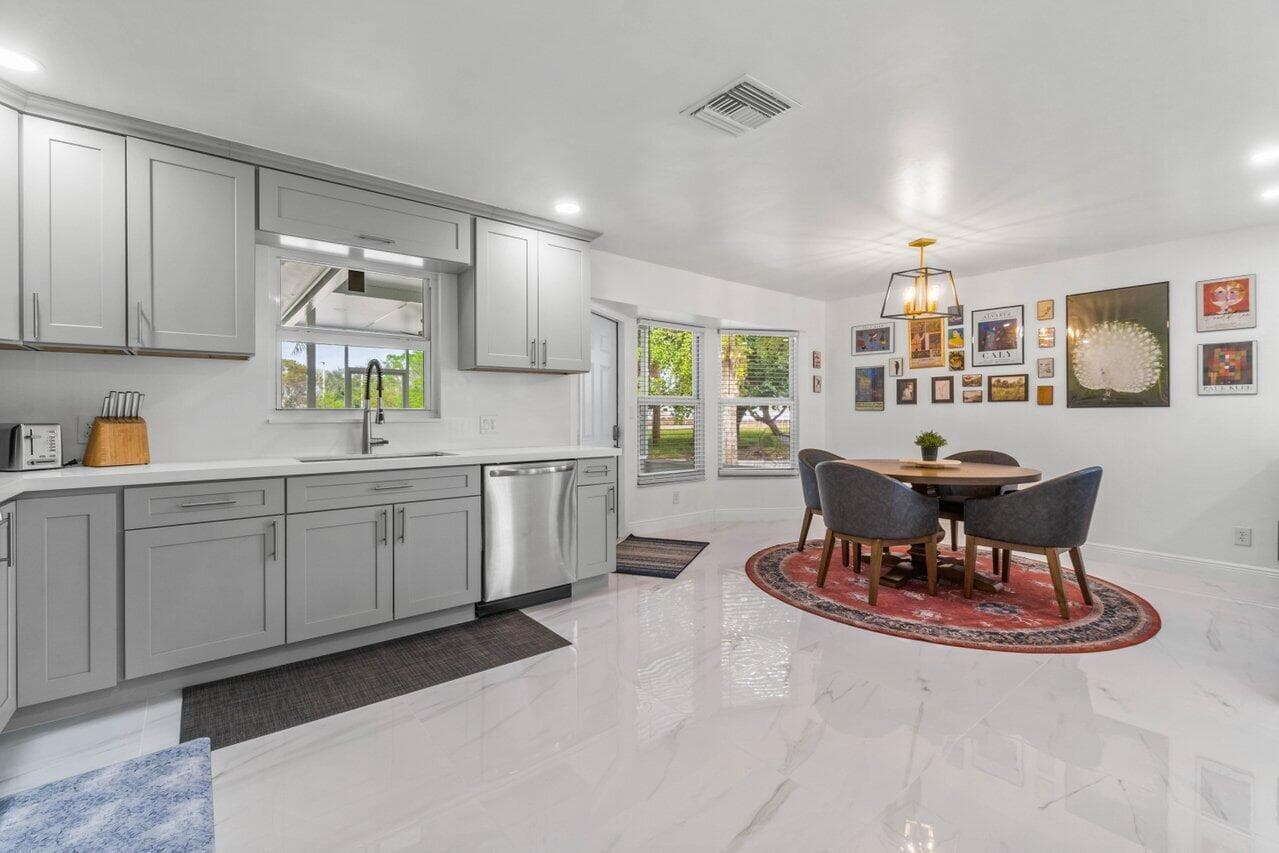 2233 Dock Street, West Palm Beach, FL 33401 — photo 12 of 53