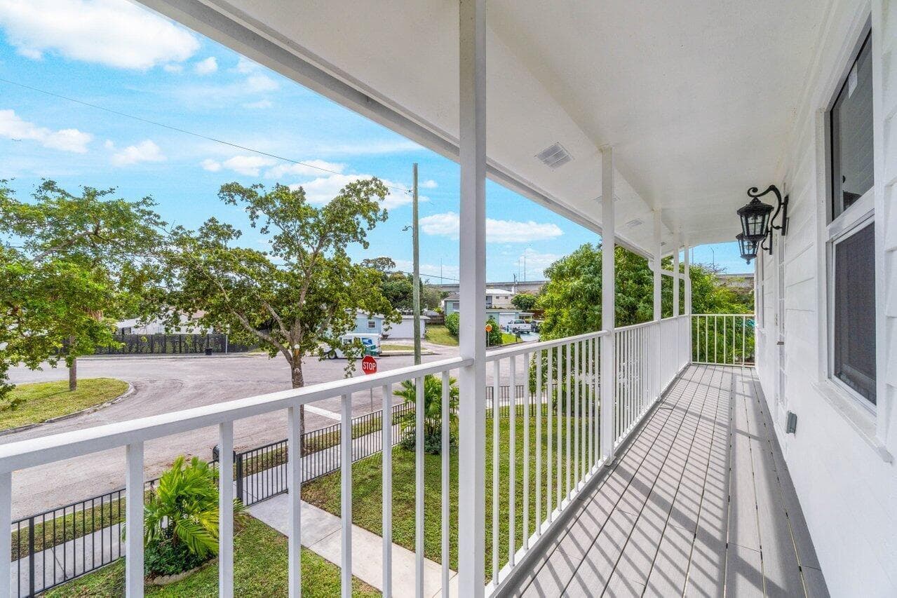 2233 Dock Street, West Palm Beach, FL 33401 — photo 23 of 53