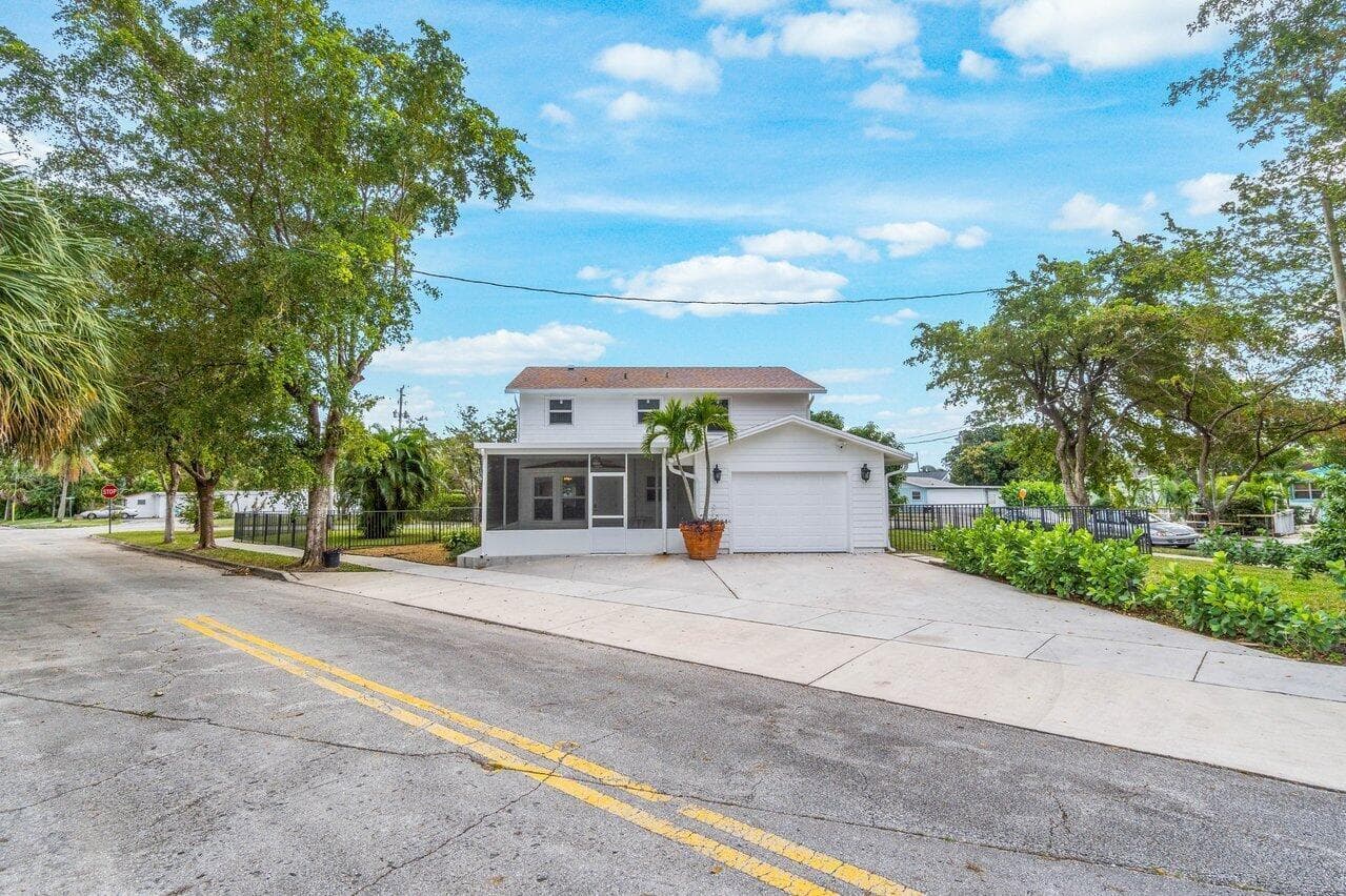 2233 Dock Street, West Palm Beach, FL 33401 — photo 35 of 53