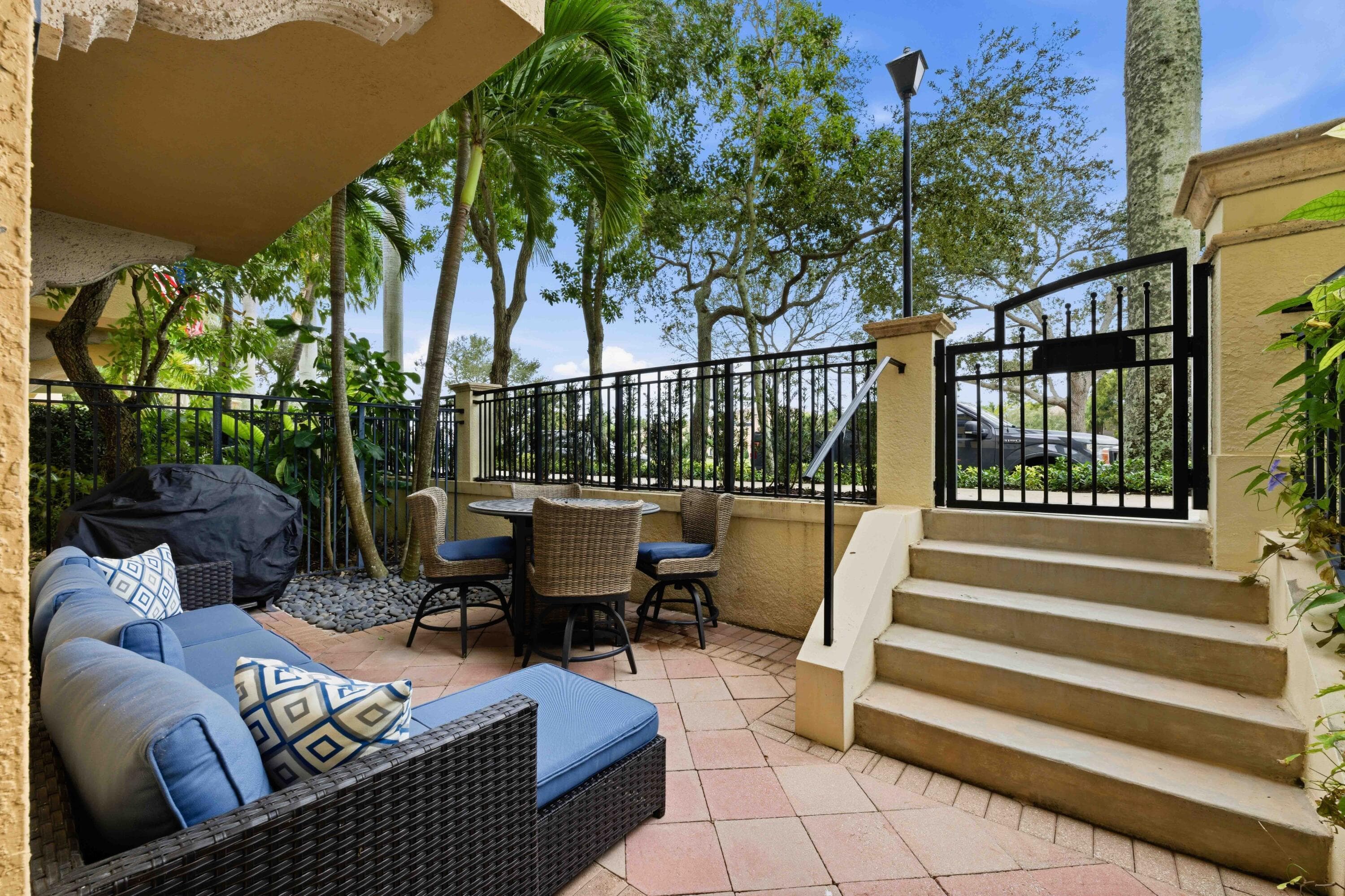 11850 Valencia Gardens Avenue, Palm Beach Gardens, FL 33410 — photo 2 of 37