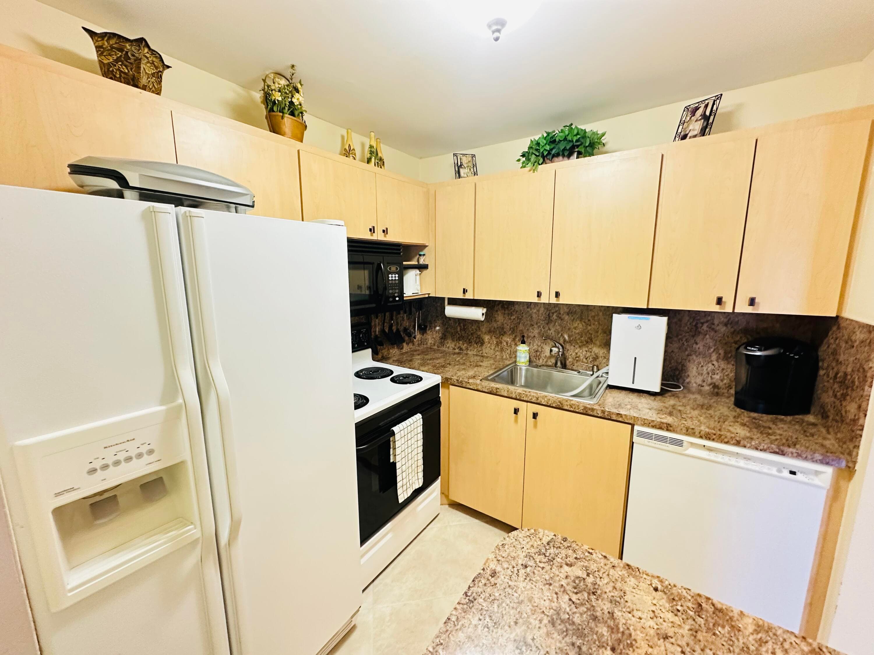 2132 Cambridge F 2132, Deerfield Beach, FL 33442 — photo 10 of 67