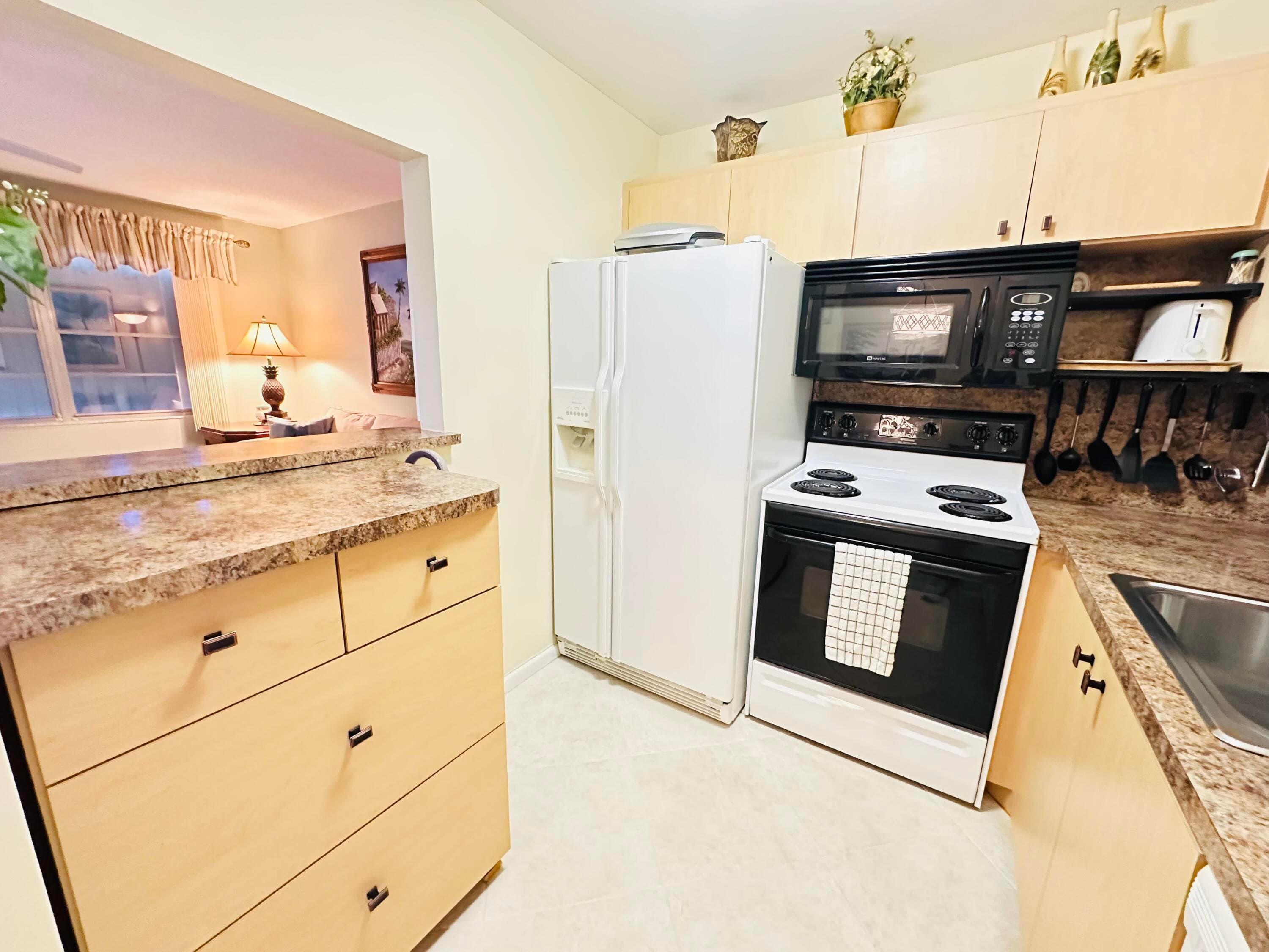 2132 Cambridge F 2132, Deerfield Beach, FL 33442 — photo 11 of 67