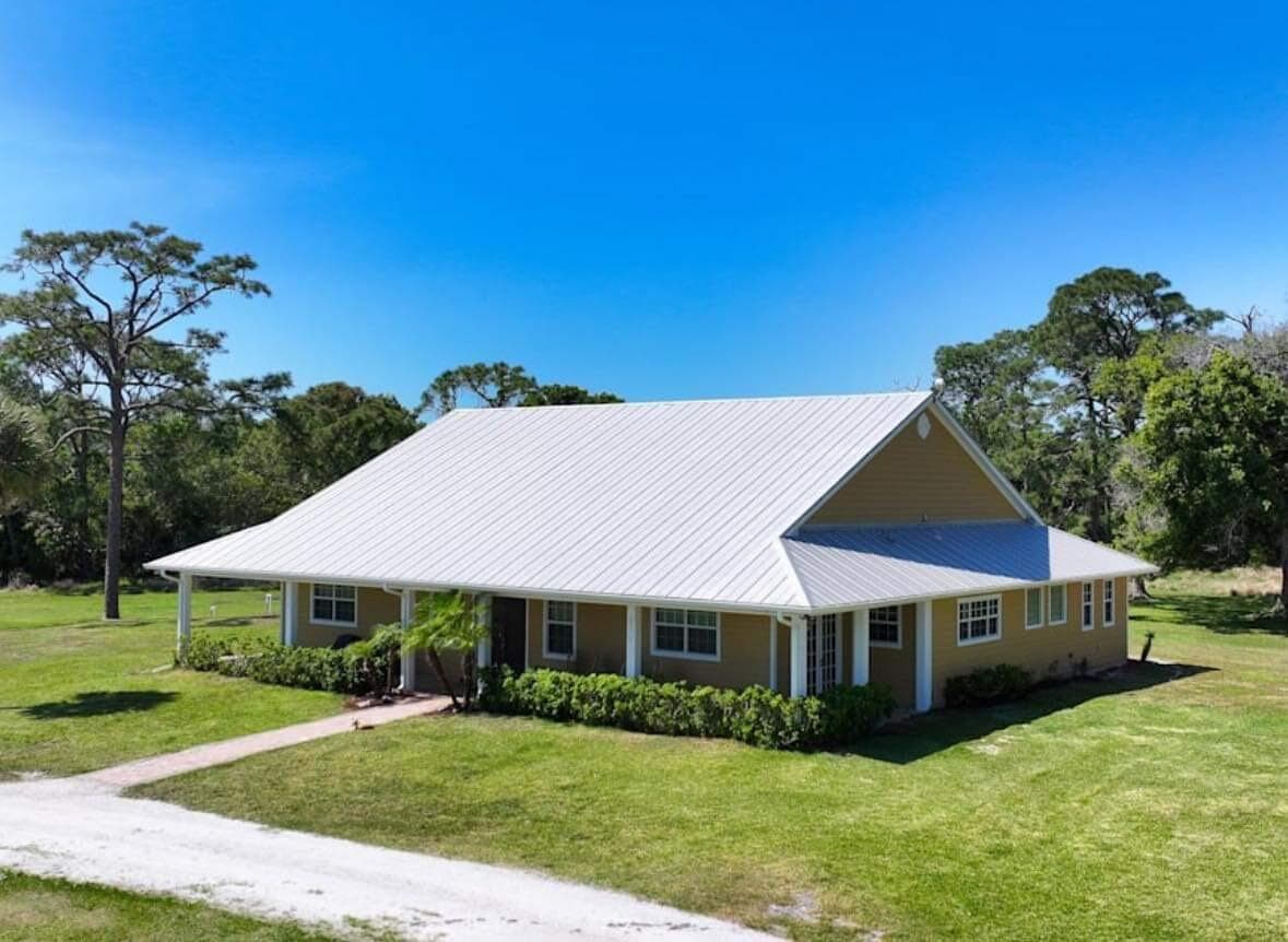 6045 21st Street SW, Vero Beach, FL 32968 — photo 1 of 39