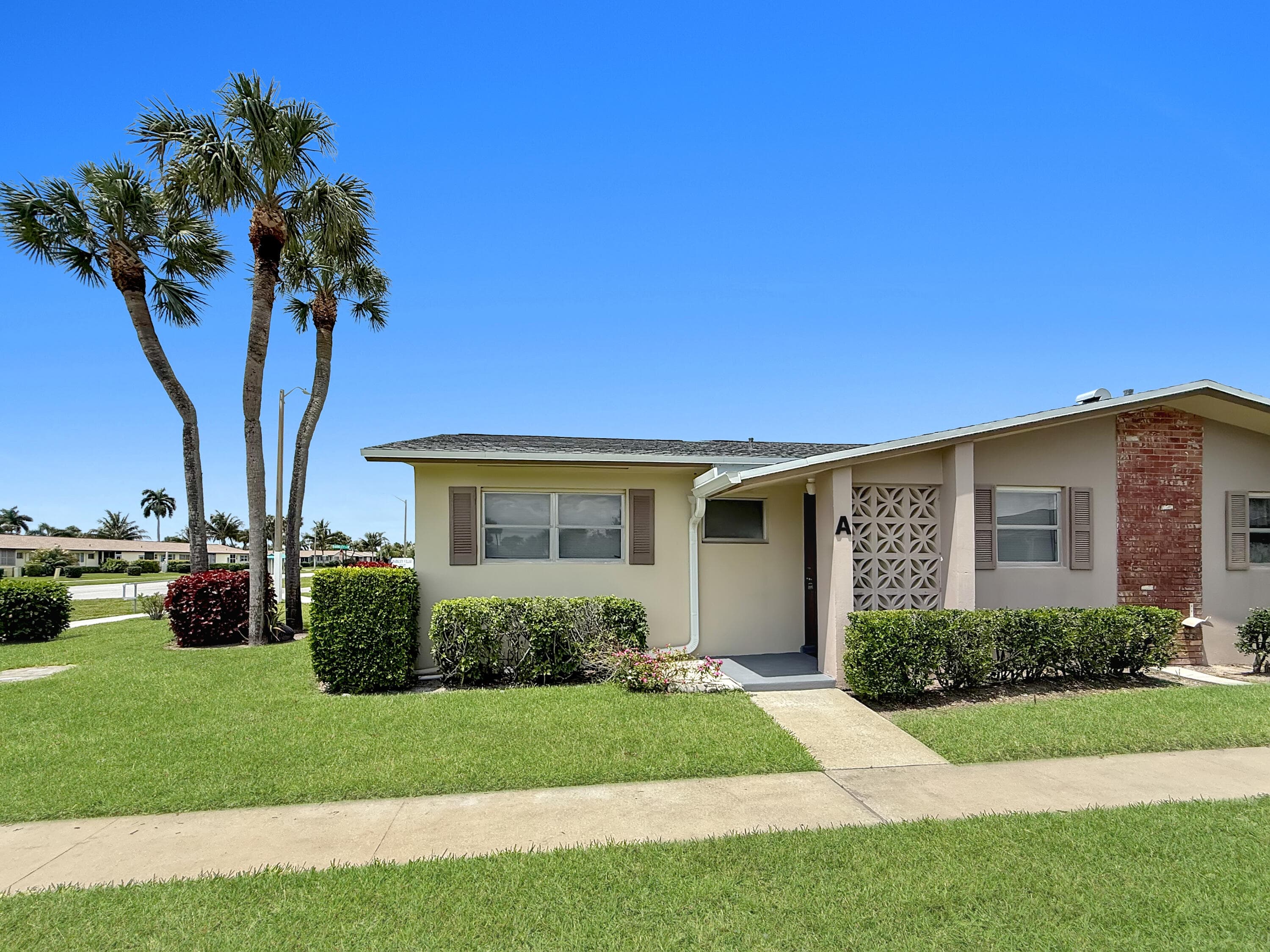 5263 Cresthaven Boulevard A, West Palm Beach, FL 33415 — photo 1 of 8