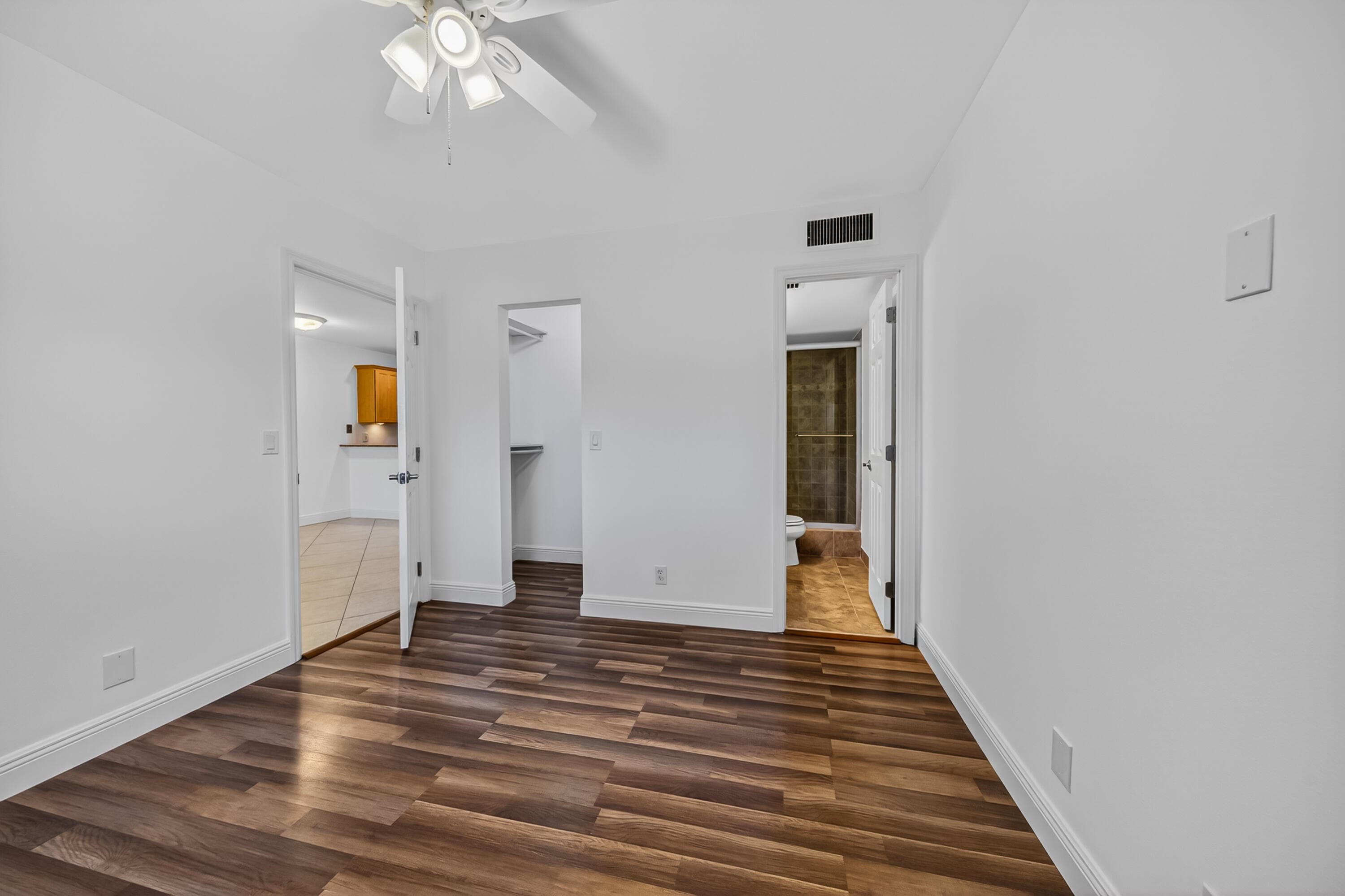 2907 NE 8th Terrace 205, Oakland Park, FL 33334 — photo 4 of 39
