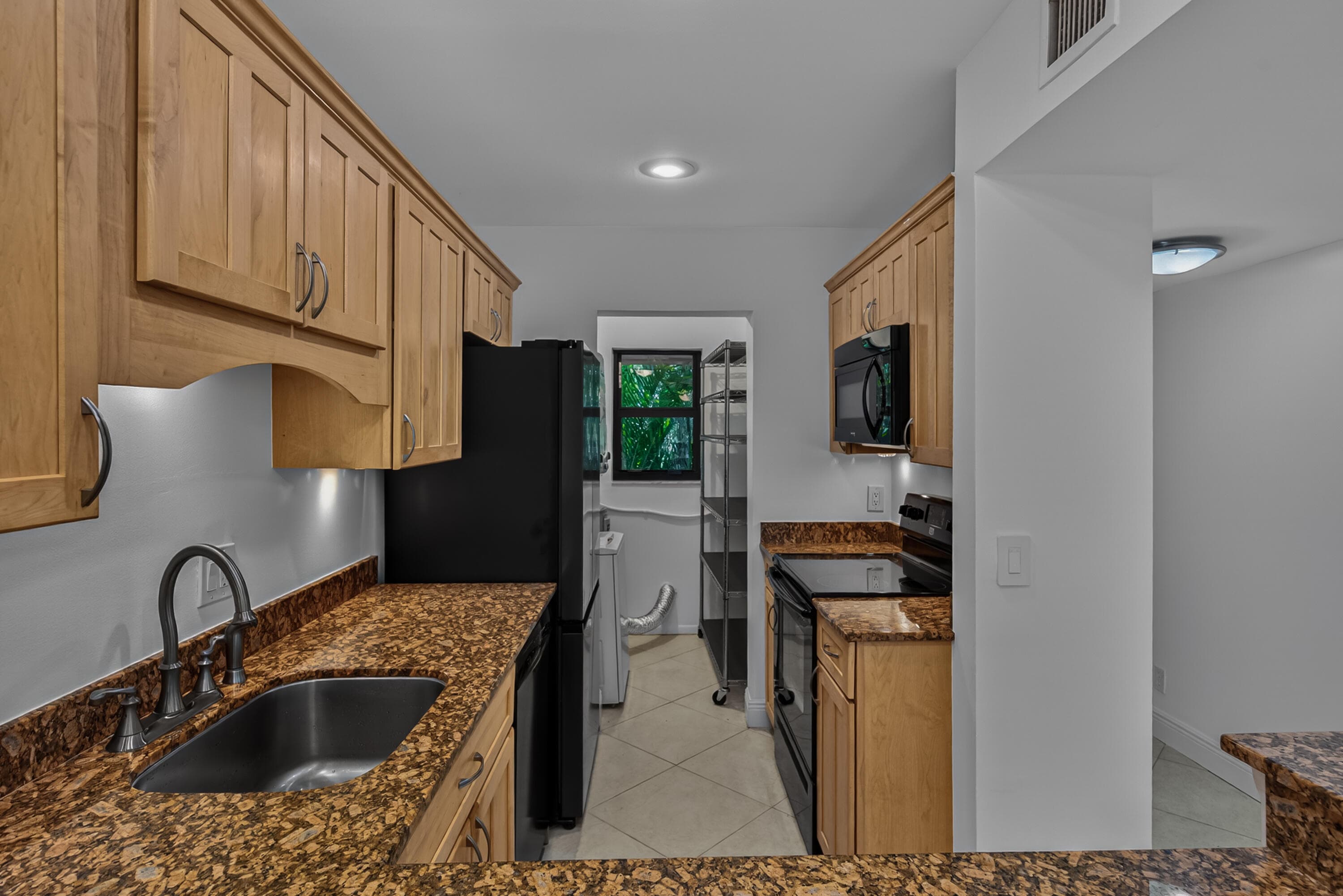 2907 NE 8th Terrace 205, Oakland Park, FL 33334 — photo 25 of 39