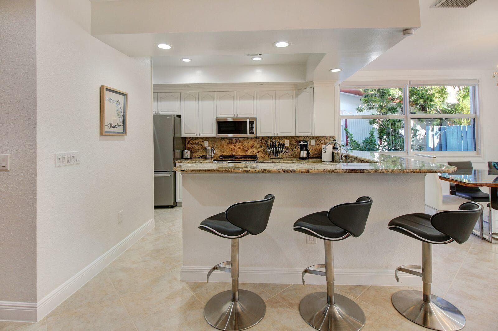 218 Pine Avenue, Lauderdale-By-The-Sea, FL 33308 — photo 7 of 31