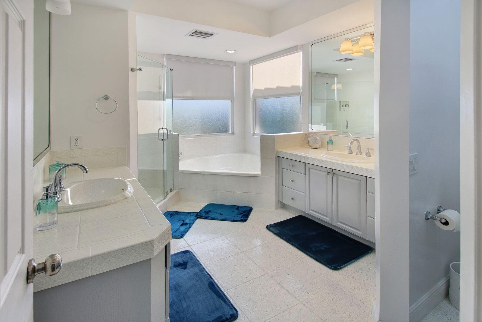 218 Pine Avenue, Lauderdale-By-The-Sea, FL 33308 — photo 17 of 31