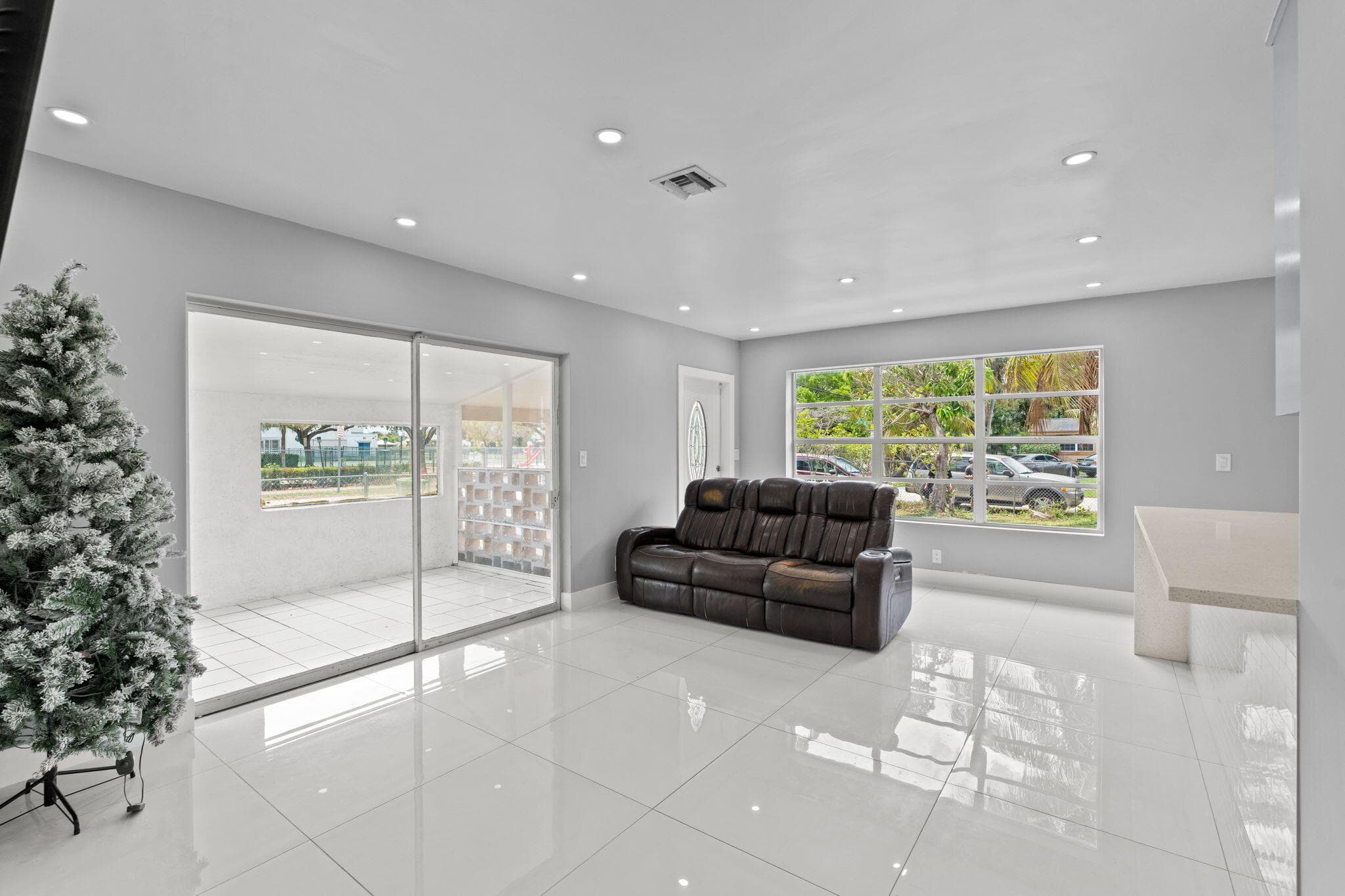 670 SW 29th Avenue, Fort Lauderdale, FL 33312 — photo 8 of 45