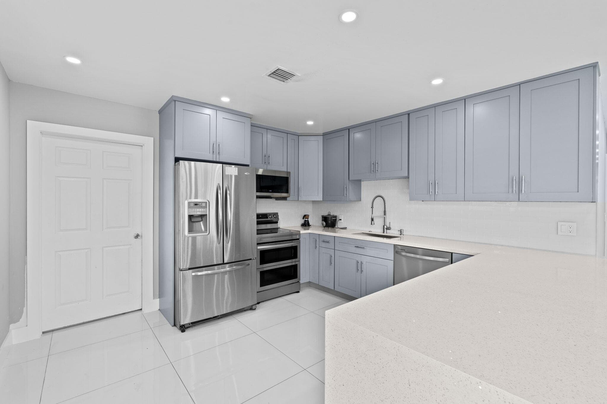 670 SW 29th Avenue, Fort Lauderdale, FL 33312 — photo 11 of 45