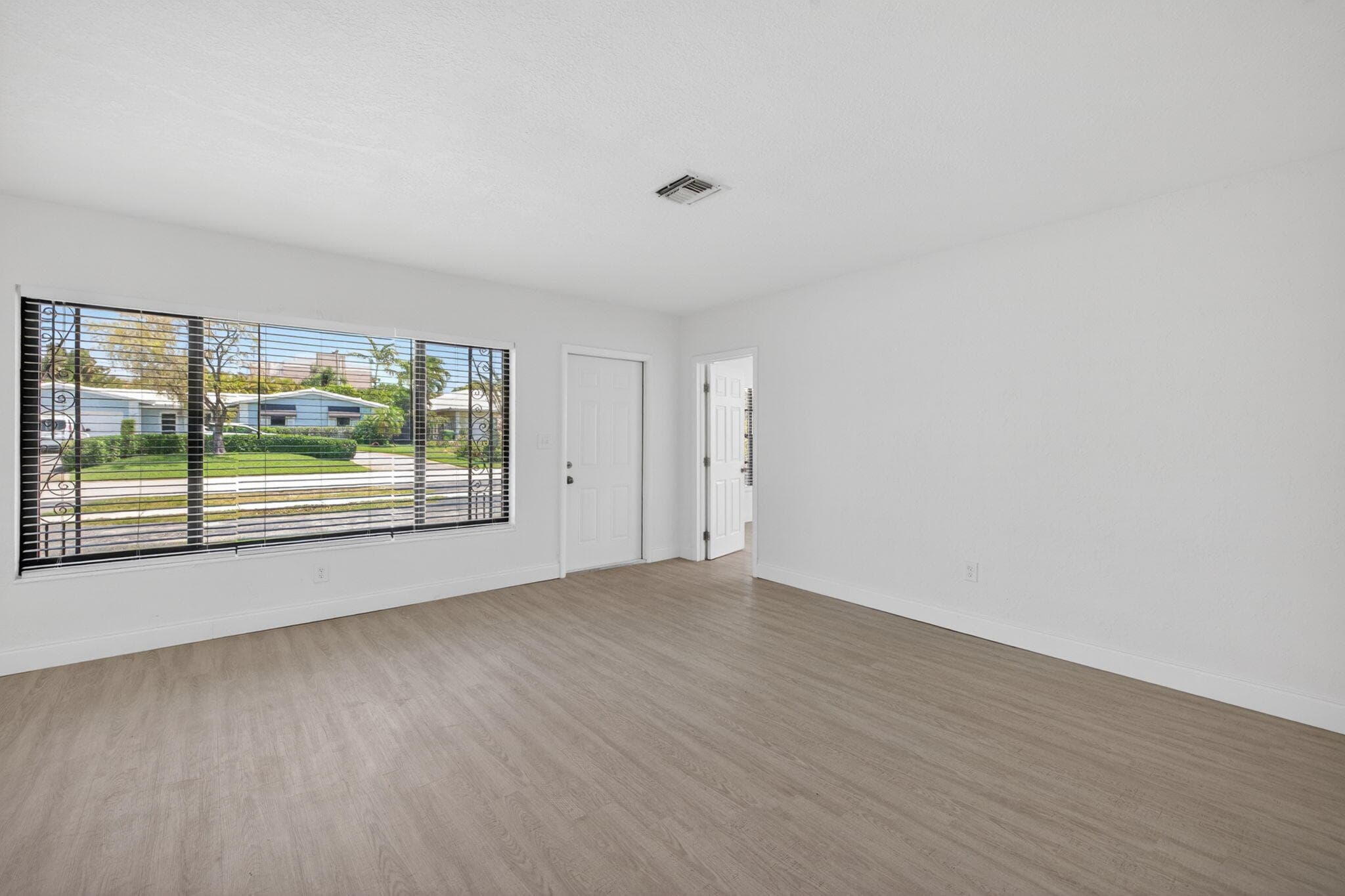 4807 NE 18th Avenue, Oakland Park, FL 33334 — photo 3 of 29