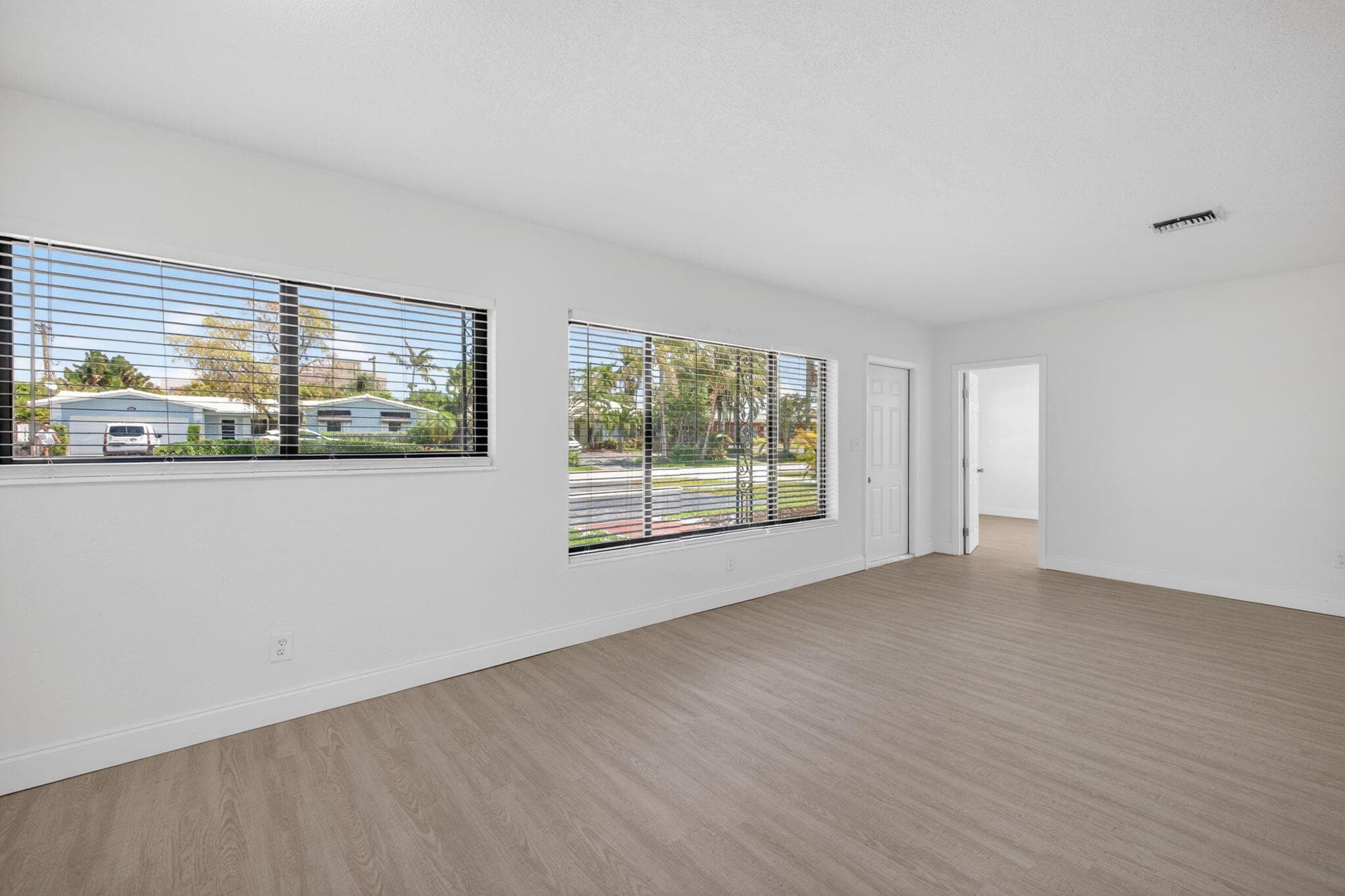 4807 NE 18th Avenue, Oakland Park, FL 33334 — photo 5 of 29