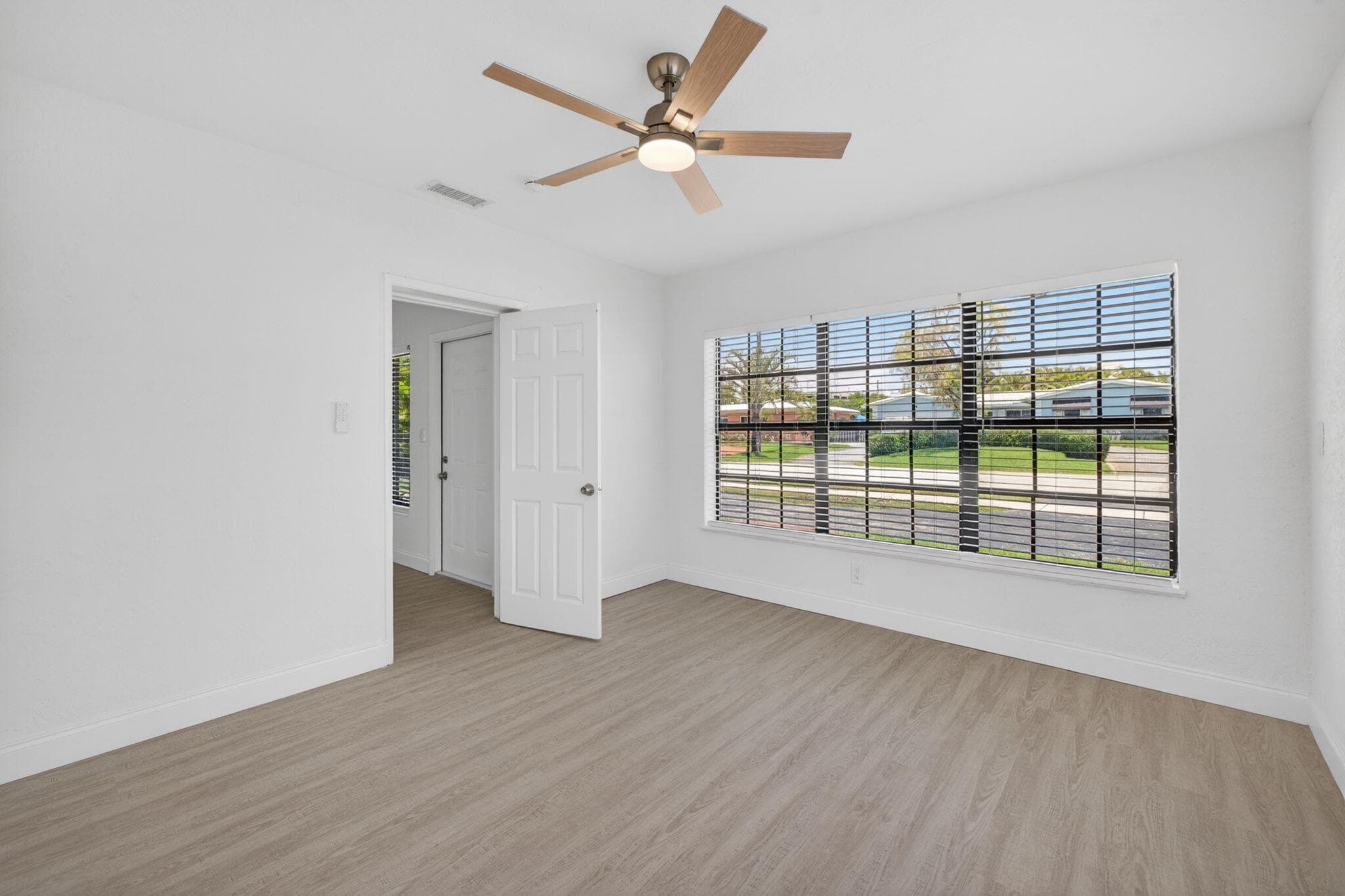 4807 NE 18th Avenue, Oakland Park, FL 33334 — photo 11 of 29