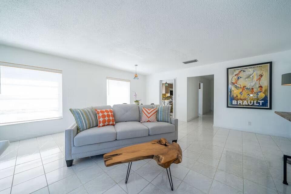 6 Lucerne Avenue 3, Lake Worth Beach, FL 33460 — photo 4 of 19