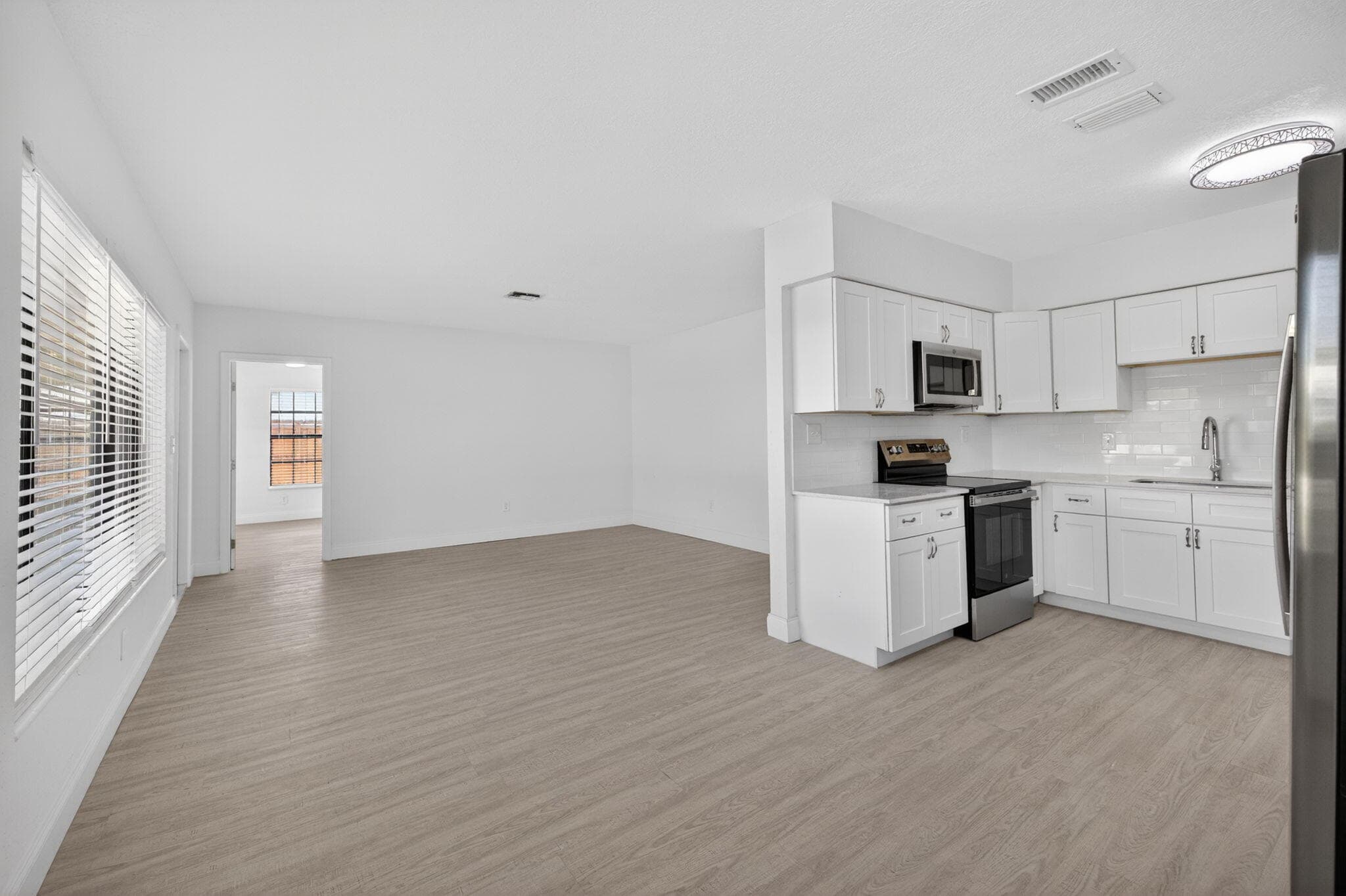4807 NE 18th Avenue, Oakland Park, FL 33334 — photo 6 of 29