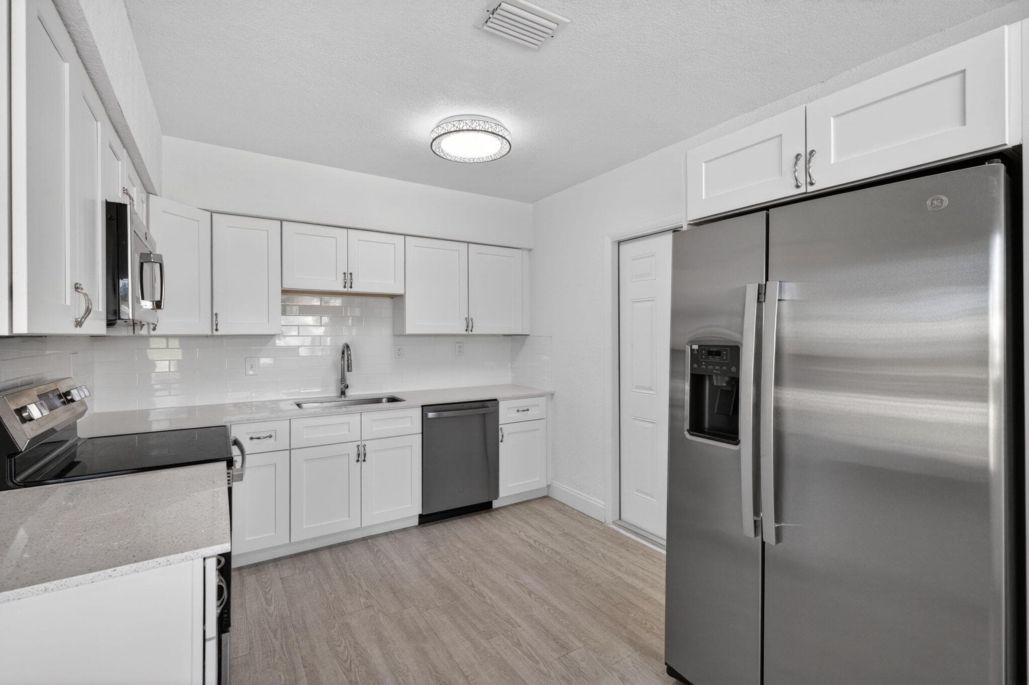 4807 NE 18th Avenue, Oakland Park, FL 33334 — photo 7 of 29