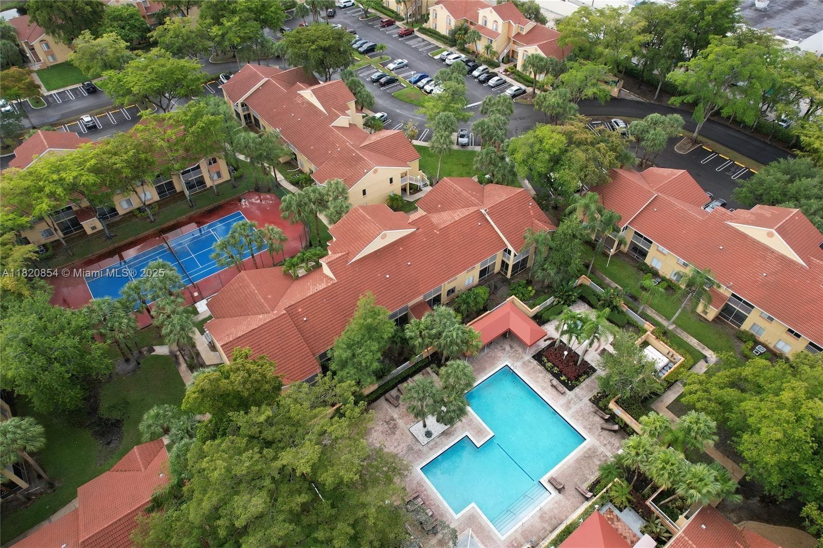 953 Coral Club Drive 953, Coral Springs, FL 33071 — photo 3 of 12