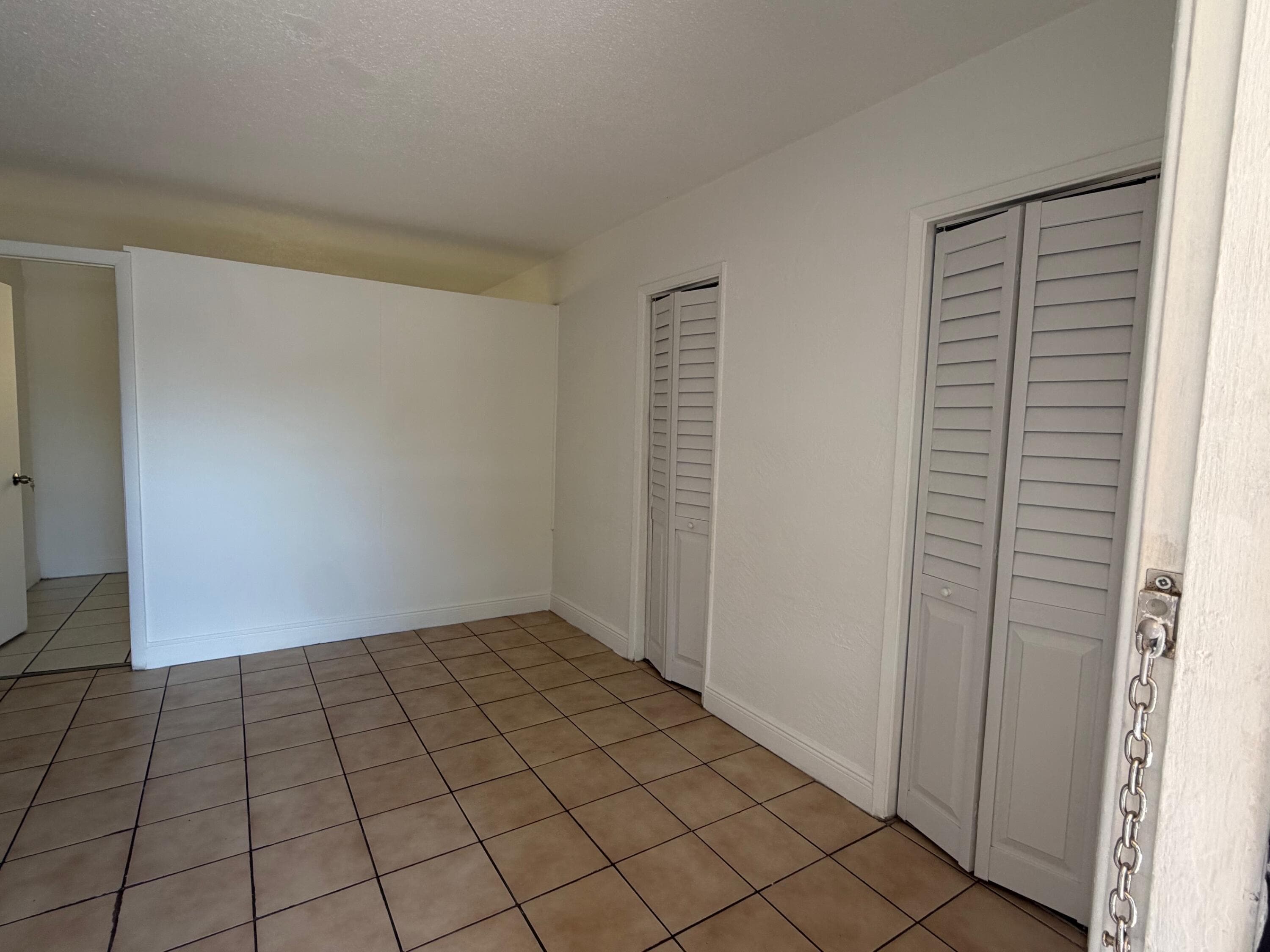 4051 N Dixie Highway 11, Oakland Park, FL 33334 — photo 3 of 10