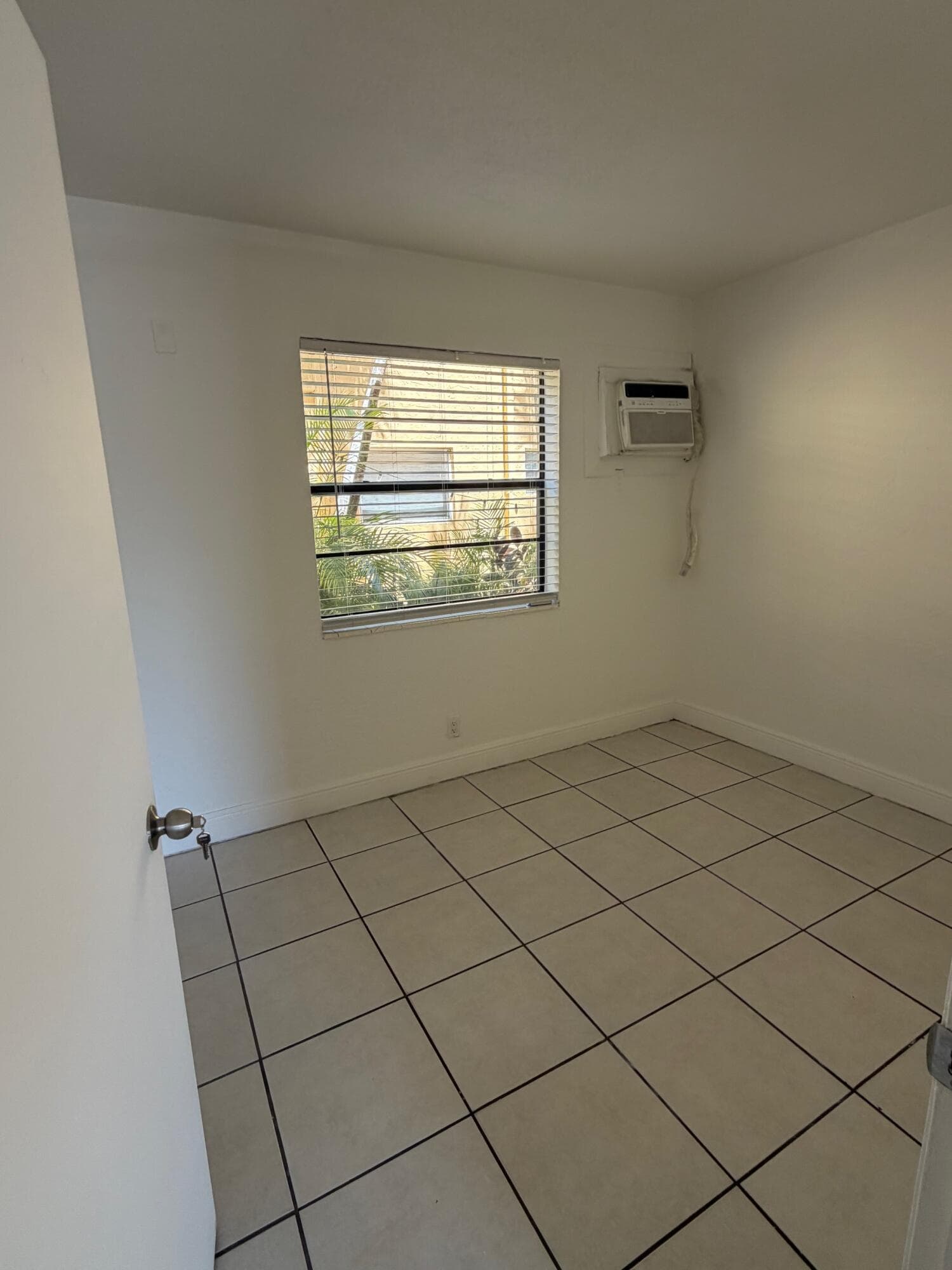 4051 N Dixie Highway 11, Oakland Park, FL 33334 — photo 5 of 10