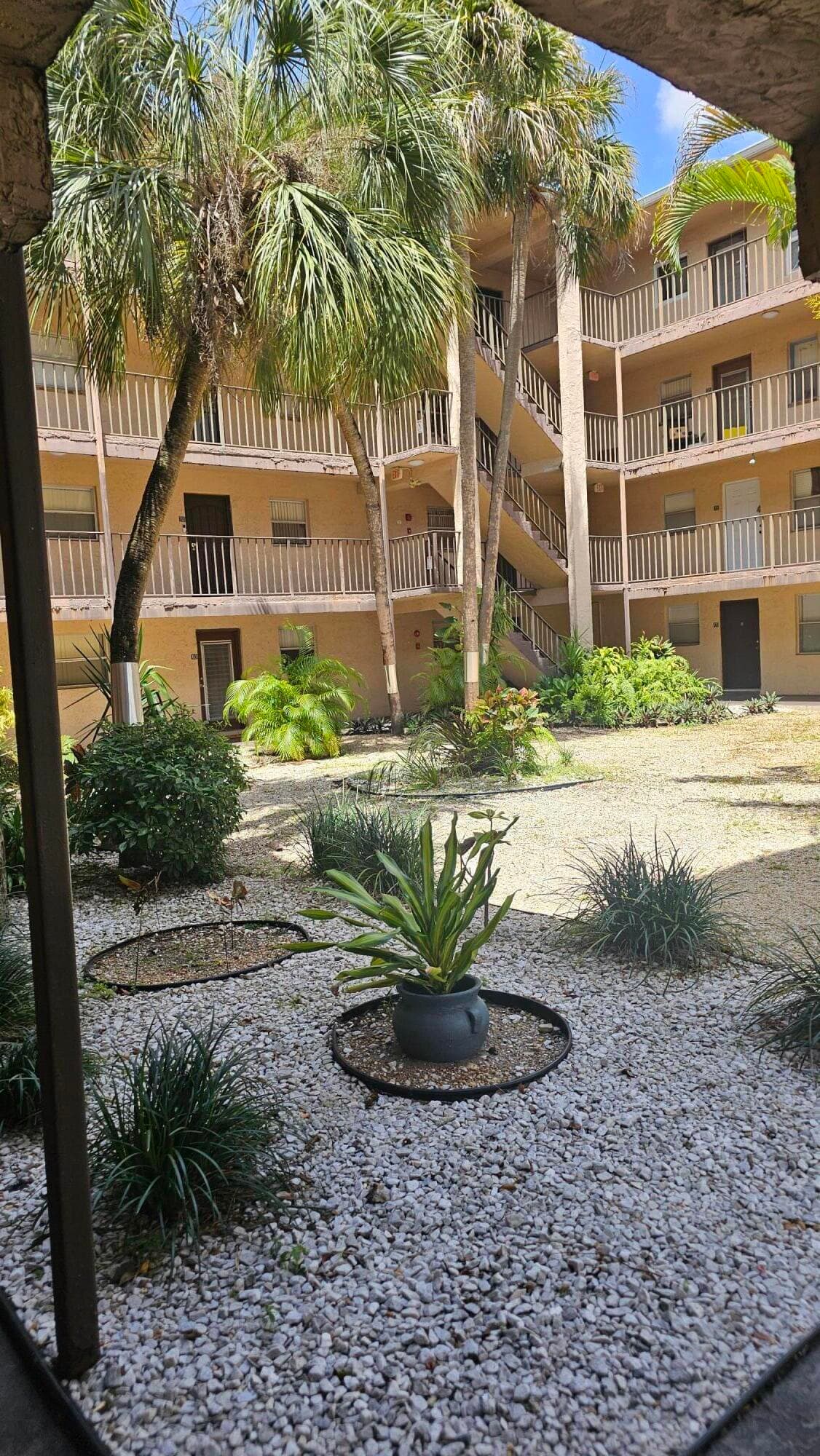 2840 Somerset Drive 418m, Lauderdale Lakes, FL 33311 — photo 1 of 4