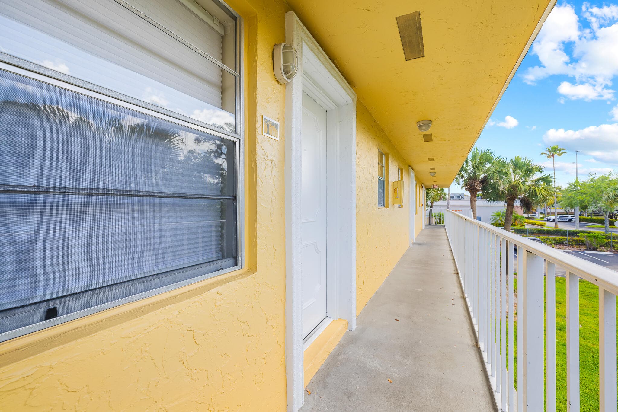 5162 NE 6th Avenue 317, Oakland Park, FL 33334 — photo 2 of 15
