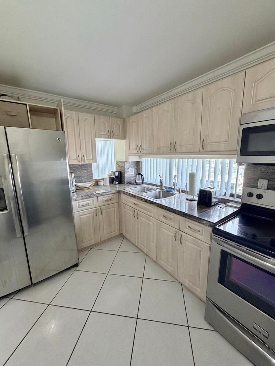 17021 N Bay Road 912, Sunny Isles Beach, FL 33160 — photo 12 of 17