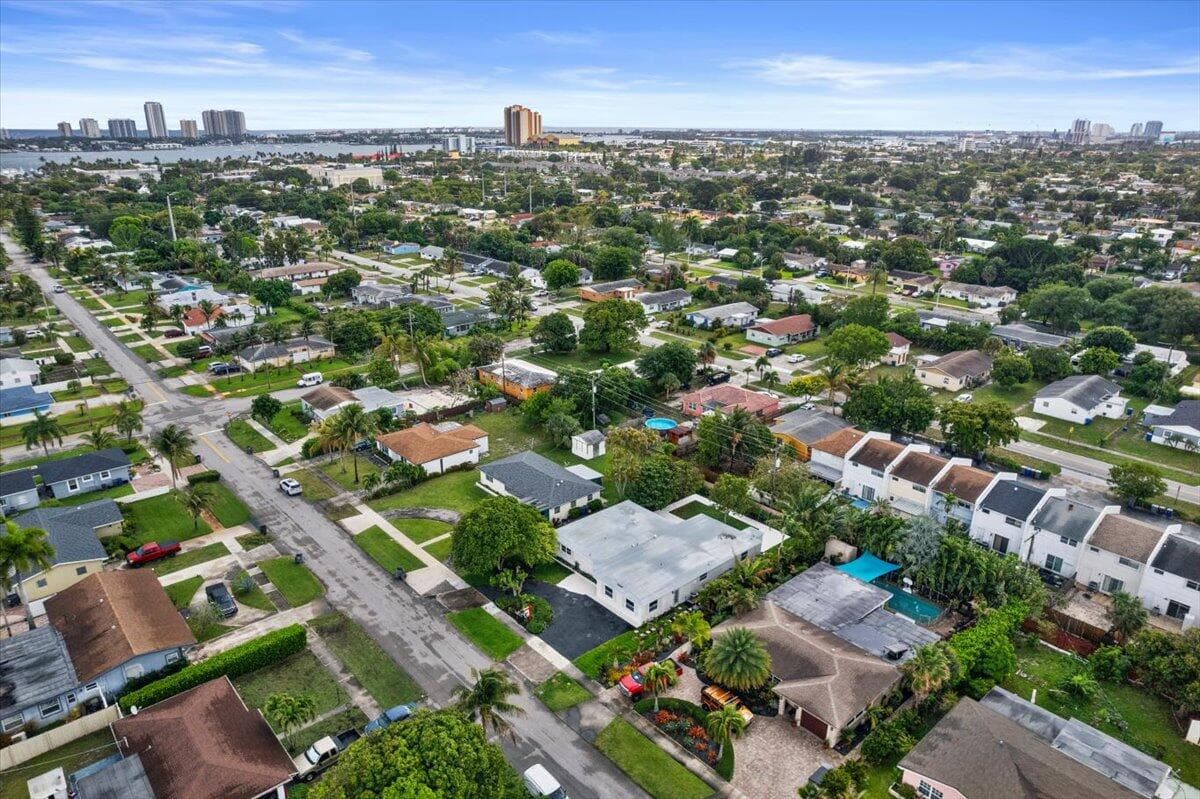 426 Bayberry Drive, West Palm Beach, FL 33403 — photo 36 of 42