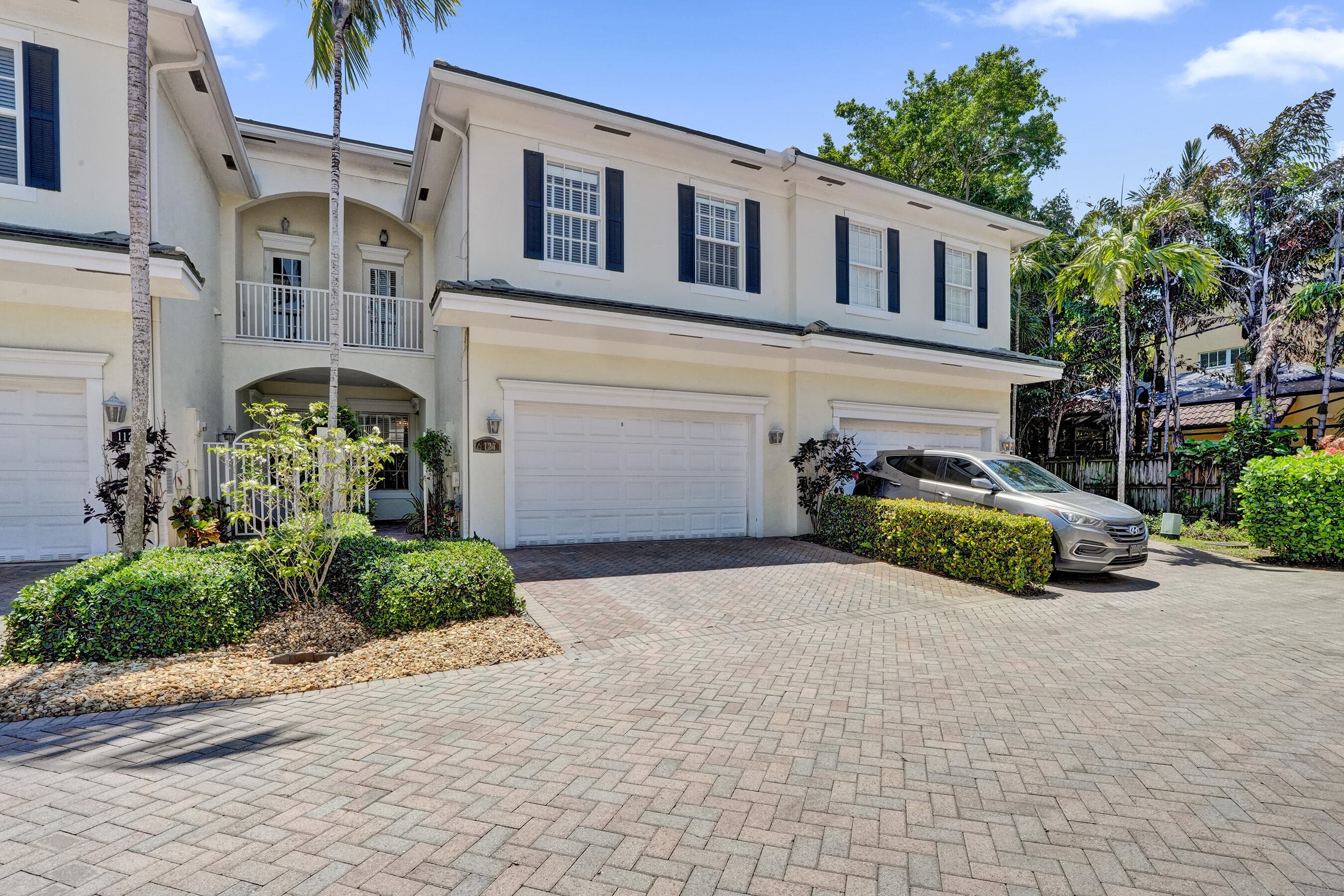 1127 N Victoria Park Road, Fort Lauderdale, FL 33304 — photo 1 of 45