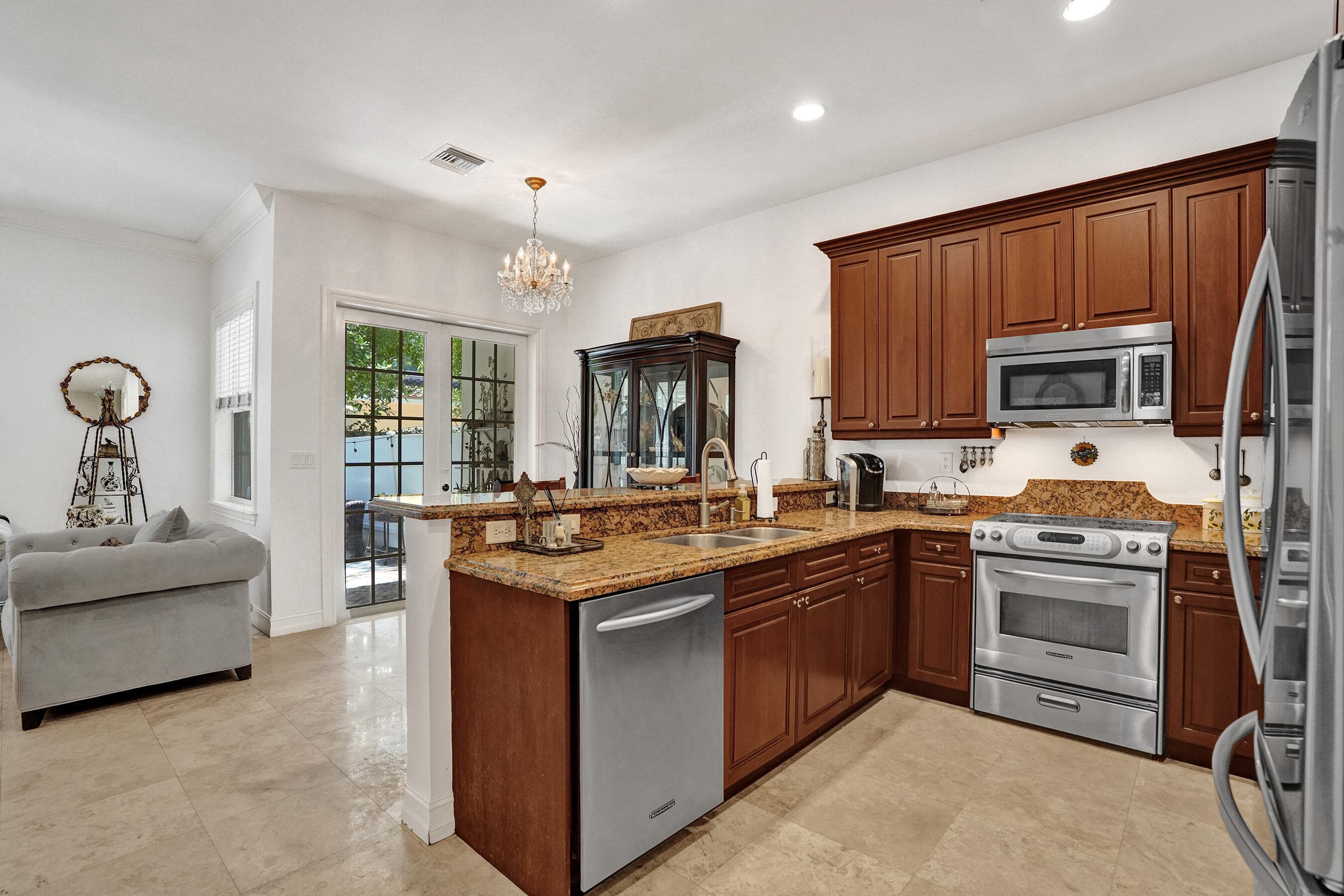 1127 N Victoria Park Road, Fort Lauderdale, FL 33304 — photo 6 of 45