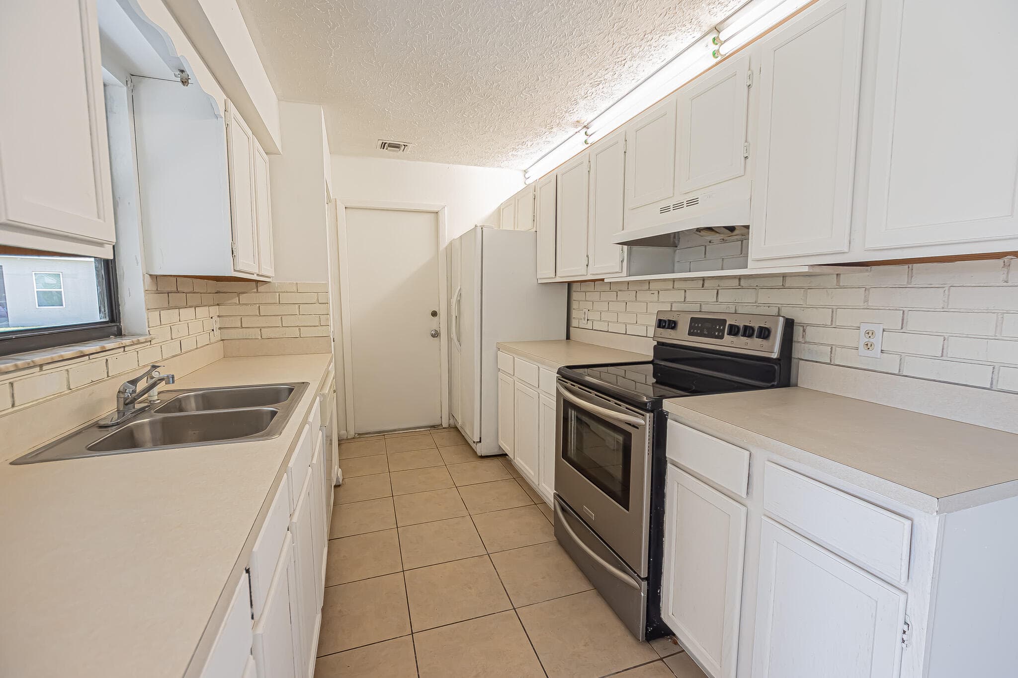 993 SW Cecil Lane, Port St. Lucie, FL 34953 — photo 8 of 24