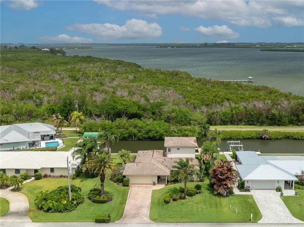 3586 Lucia Drive, Vero Beach, FL 32967 — photo 14 of 46