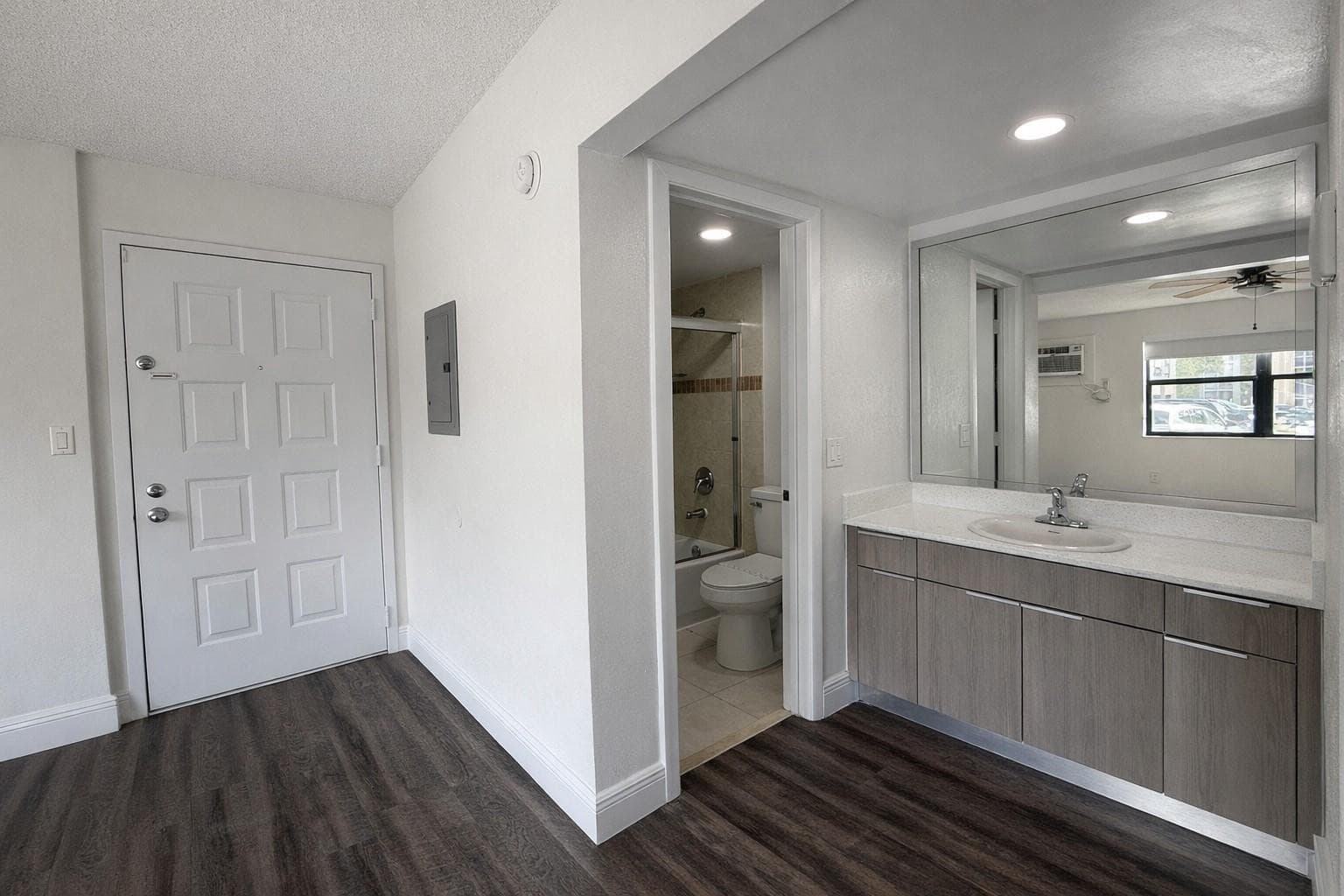 17350 NW 68th Avenue 400-402a, Hialeah, FL 33015 — photo 4 of 8