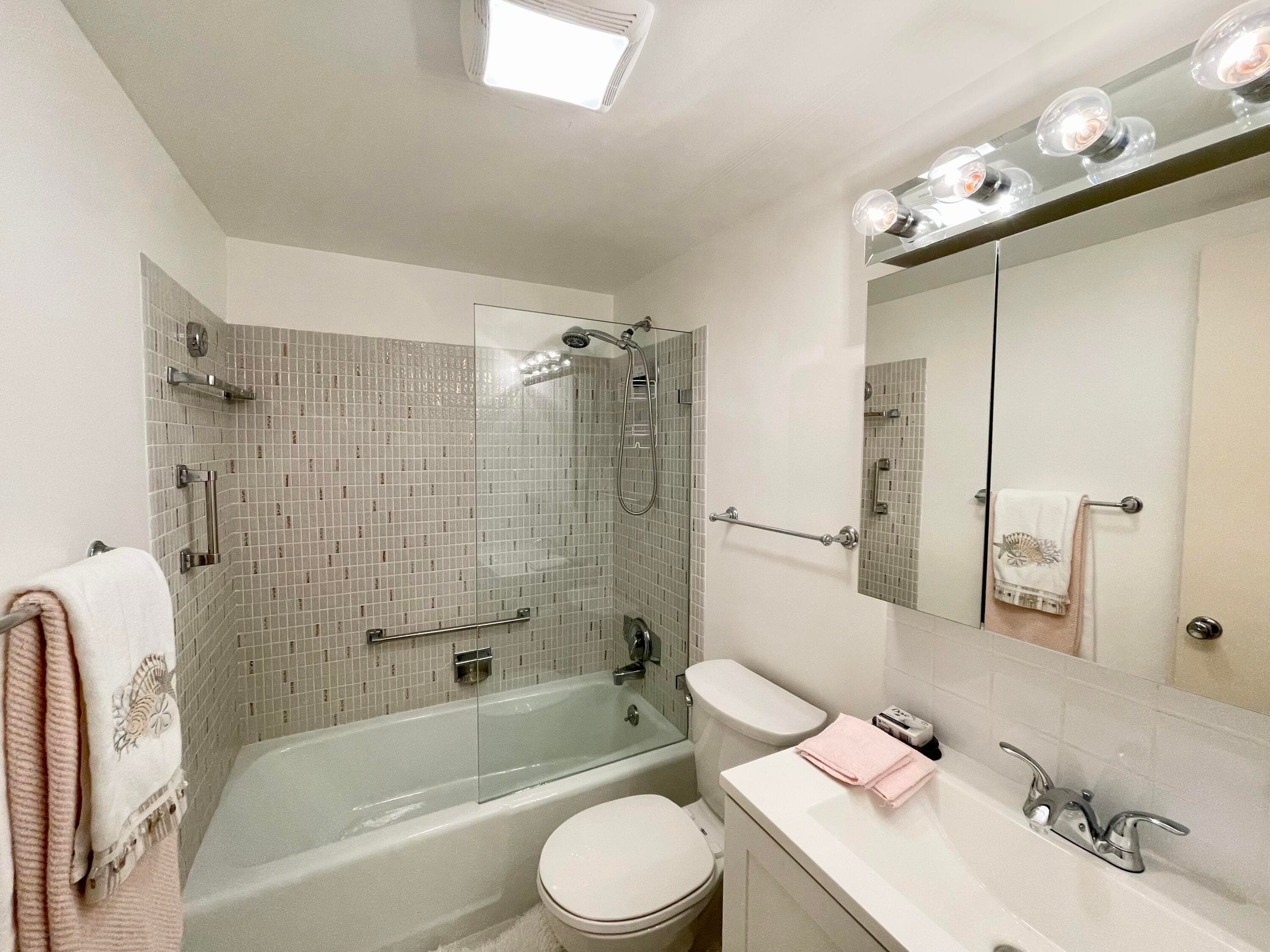 2880 Lake Osborne Drive 205, Lake Worth Beach, FL 33461 — photo 10 of 29