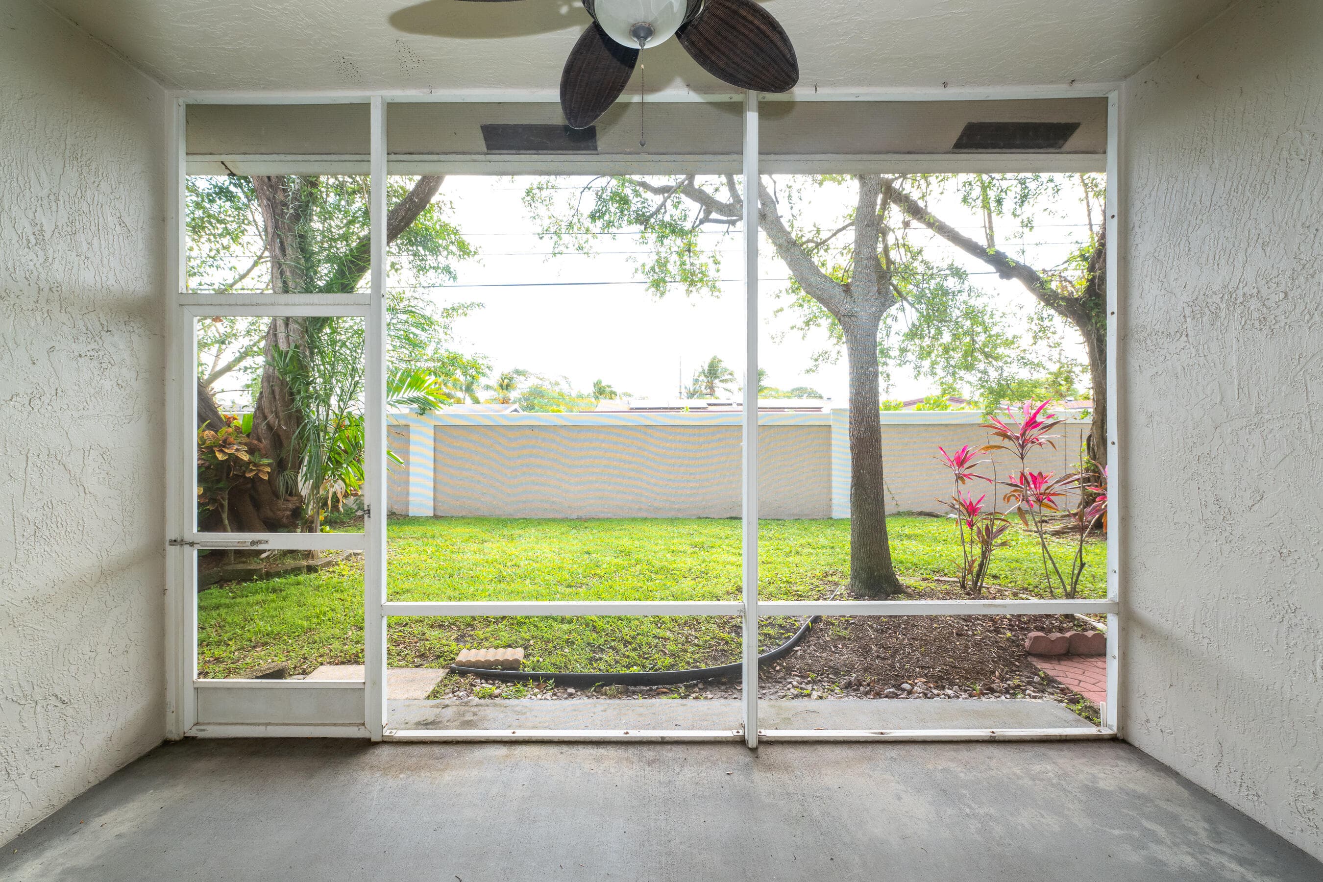 2590 E Aragon Boulevard 2, Sunrise, FL 33313 — photo 9 of 25