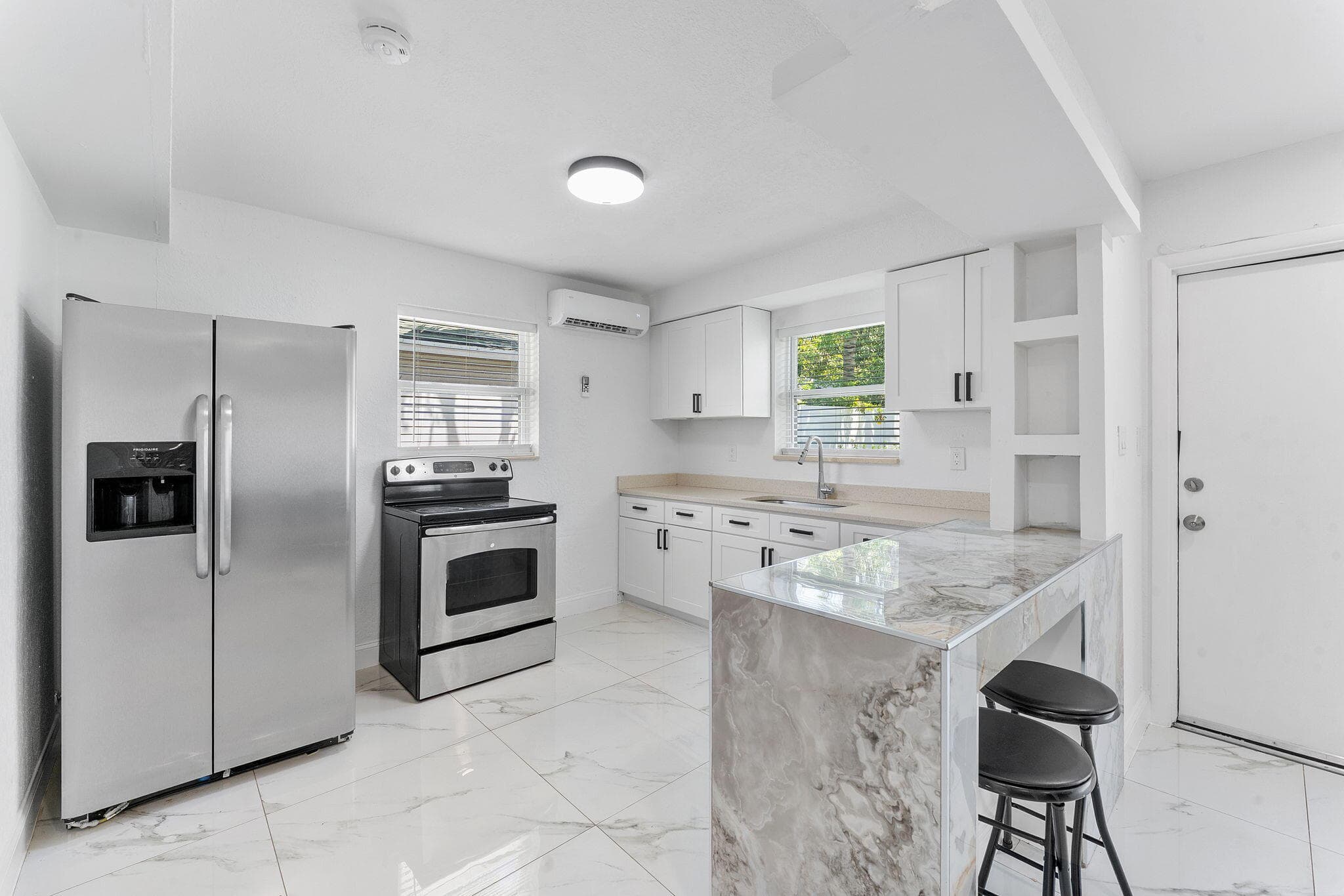 822 S C Street, Lake Worth Beach, FL 33460 — photo 9 of 37