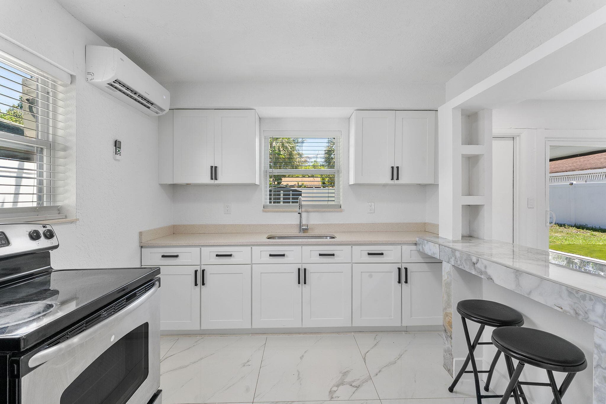 822 S C Street, Lake Worth Beach, FL 33460 — photo 10 of 37