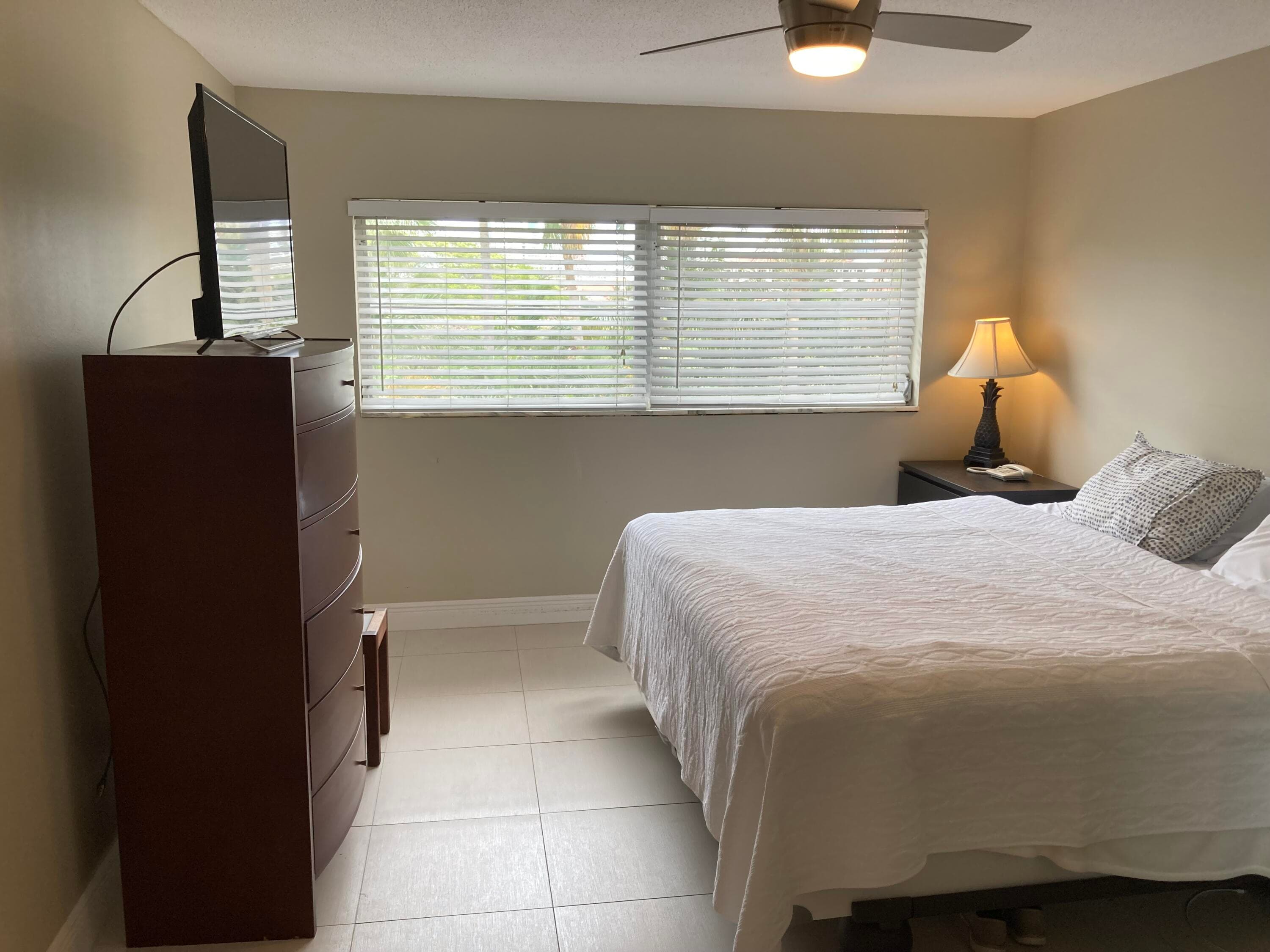 500 NE 14th Avenue NE 404, Hallandale Beach, FL 33009 — photo 22 of 32