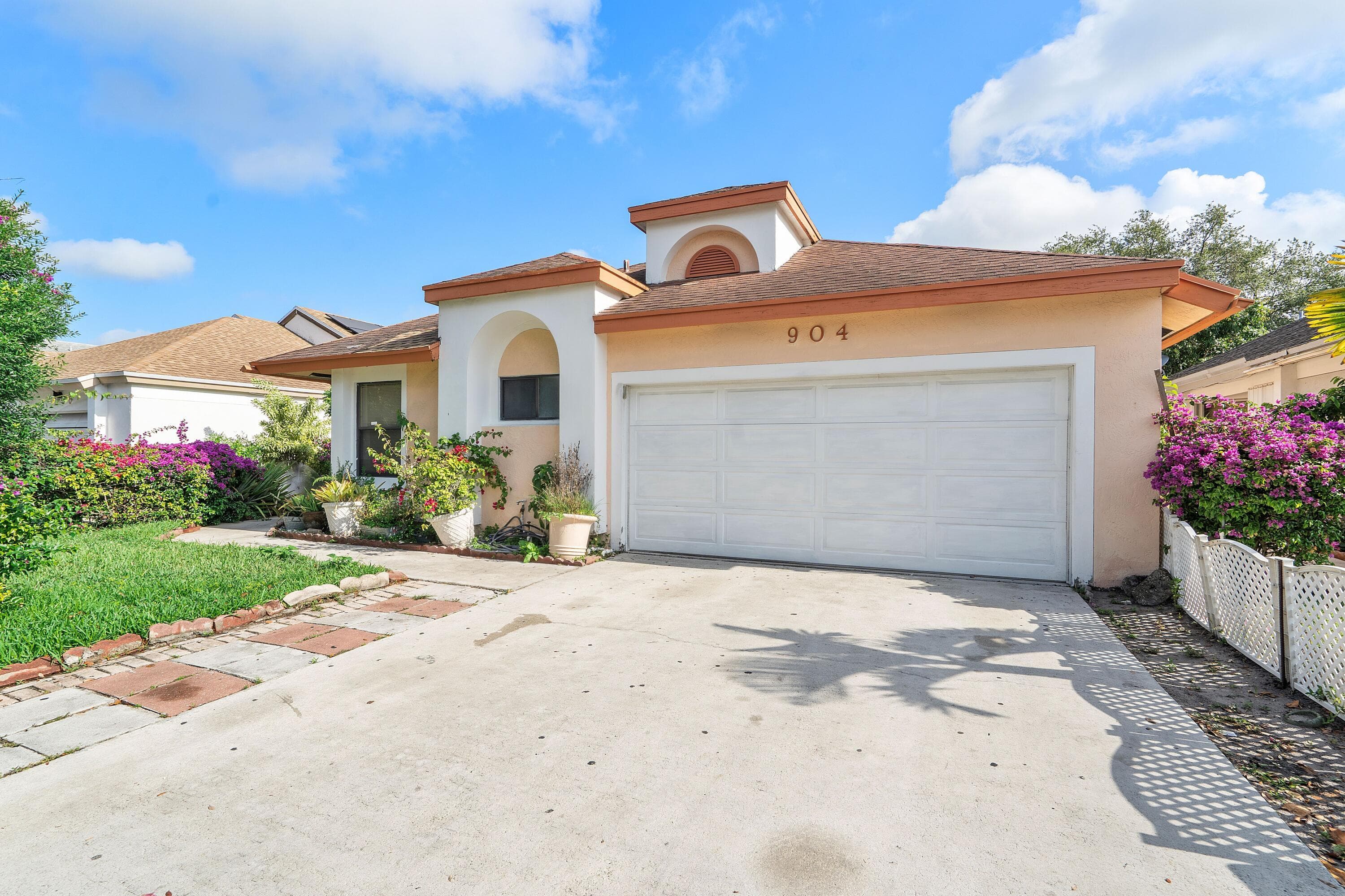 904 Magnolia Avenue, North Lauderdale, FL 33068 — photo 2 of 27
