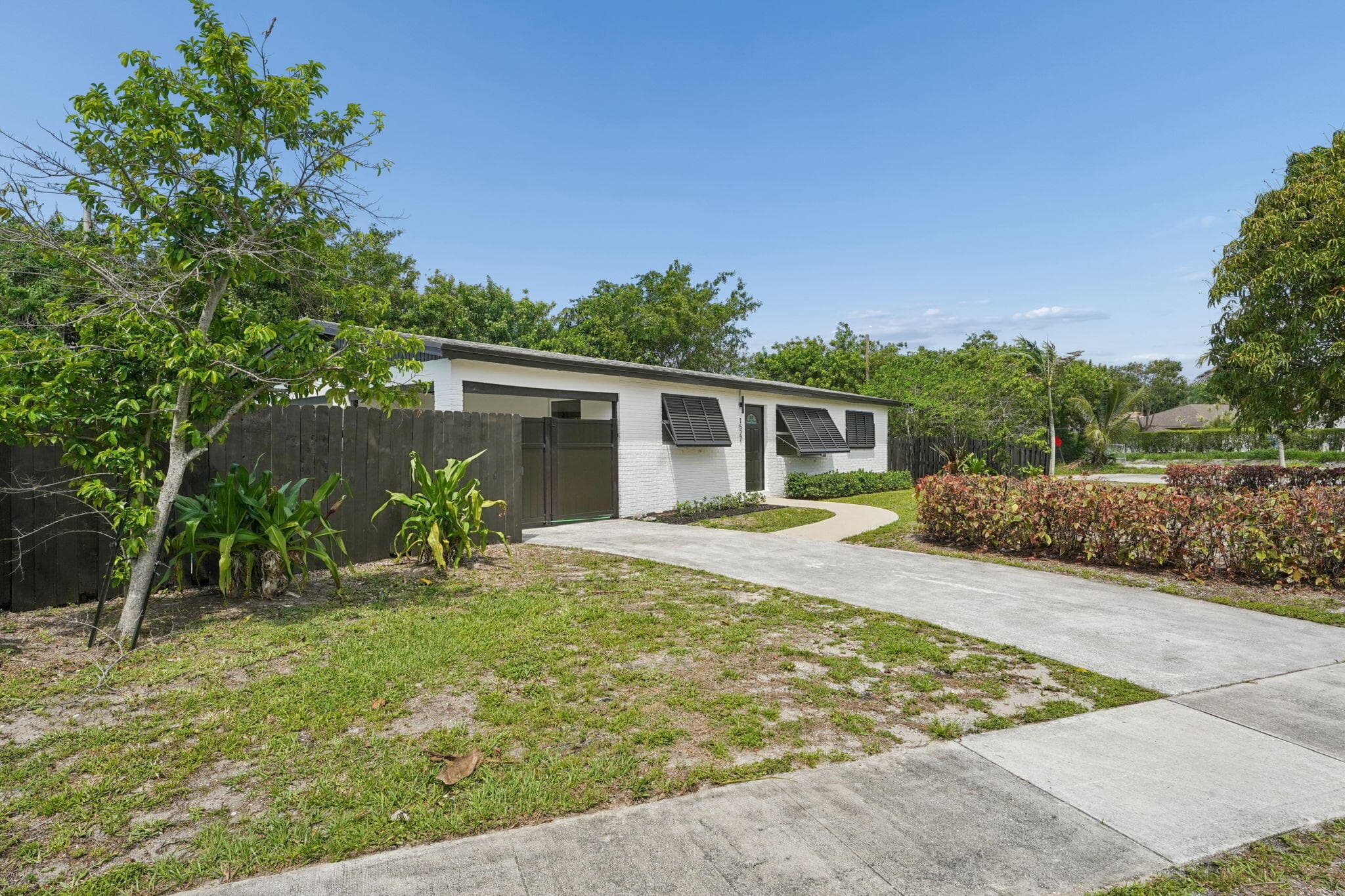 1527 Live Oak Drive, West Palm Beach, FL 33415 — photo 2 of 45